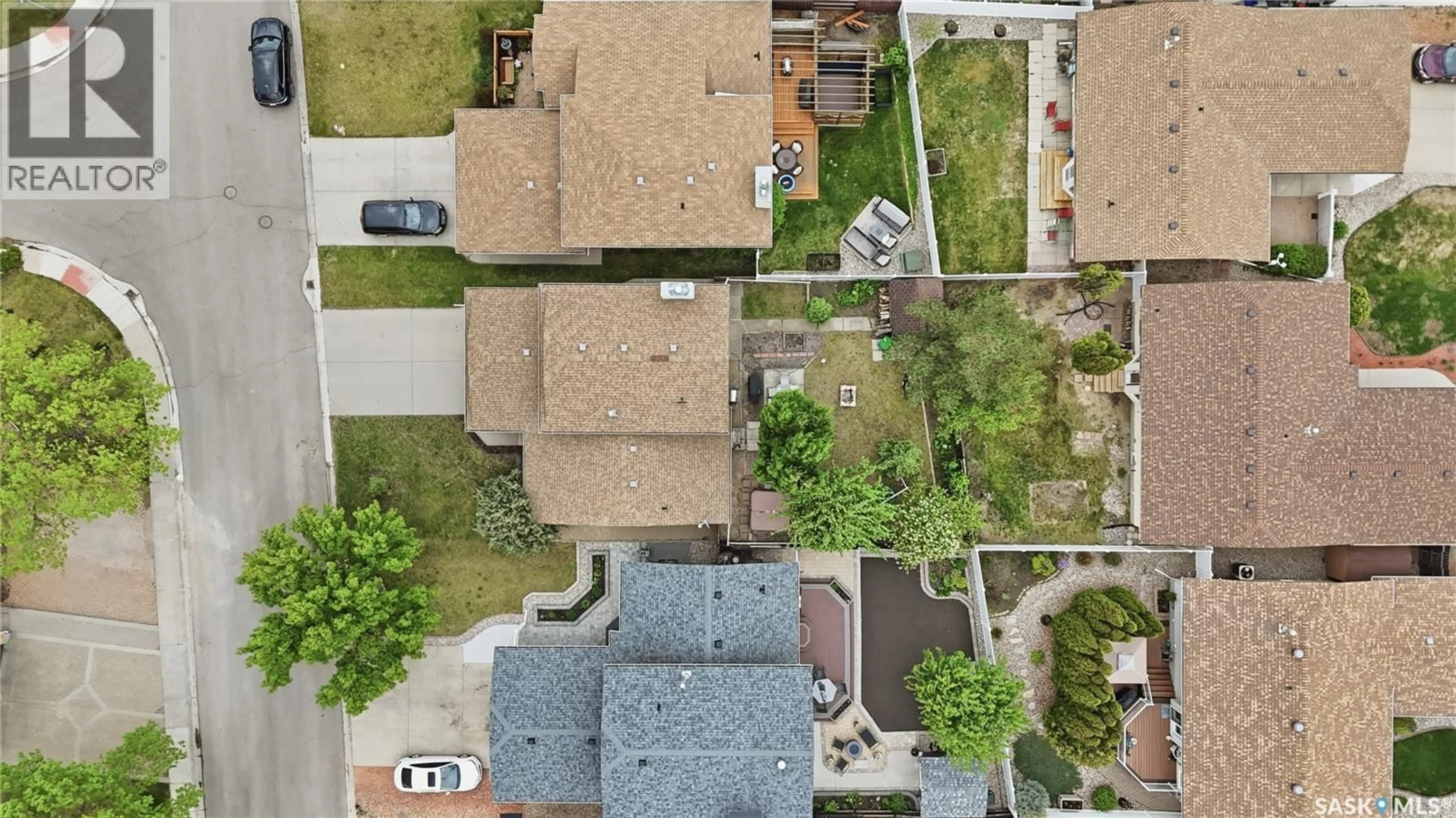 A pic from outside/outdoor area/front of a property/back of a property/a pic from drone, street for 2646 CROCUS DRIVE, Regina Saskatchewan S4V1T2