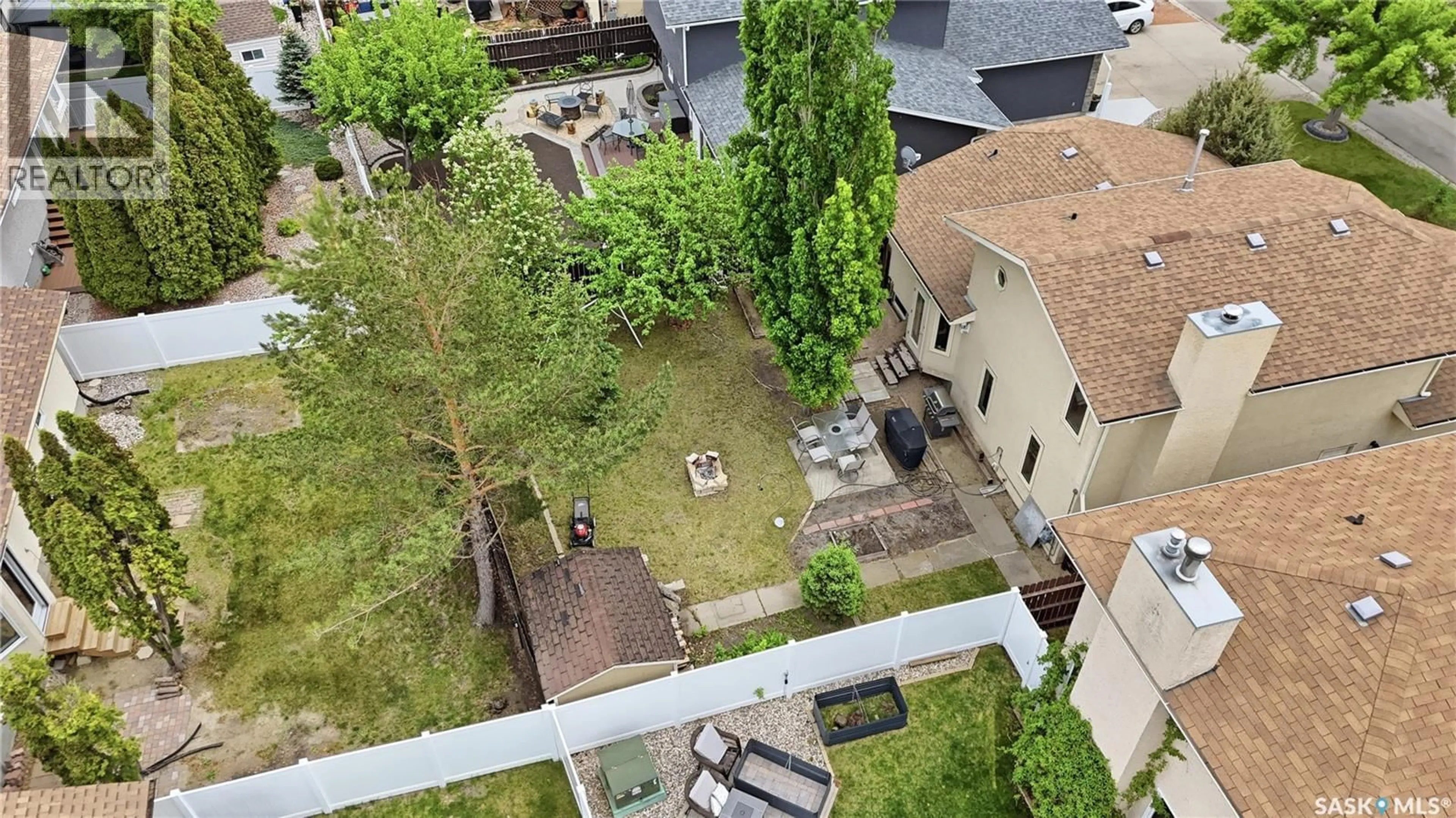 A pic from outside/outdoor area/front of a property/back of a property/a pic from drone, city buildings view from balcony for 2646 CROCUS DRIVE, Regina Saskatchewan S4V1T2