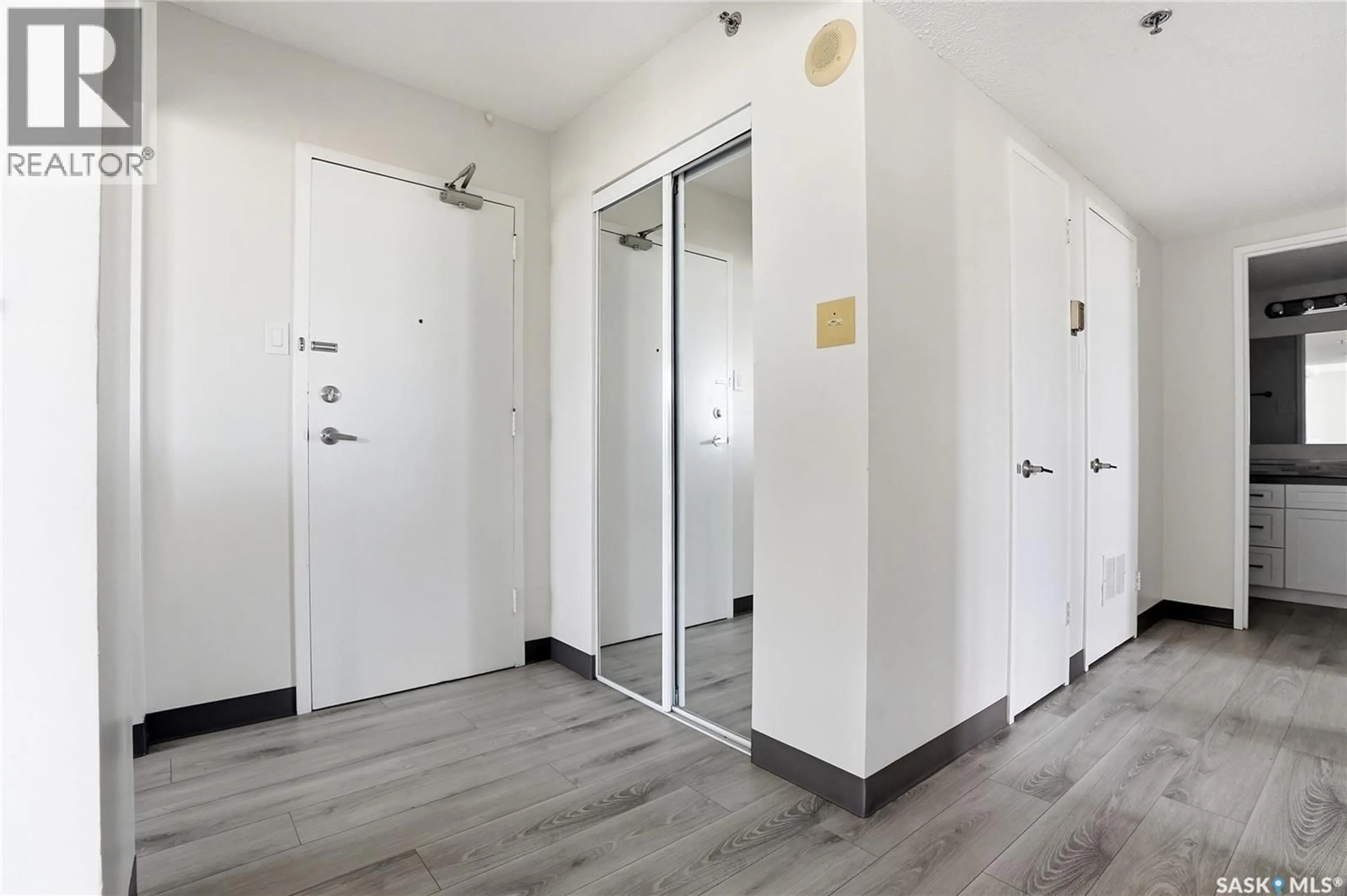 Indoor entryway for N - 2102 320 5TH AVENUE, Saskatoon Saskatchewan S7K2P5