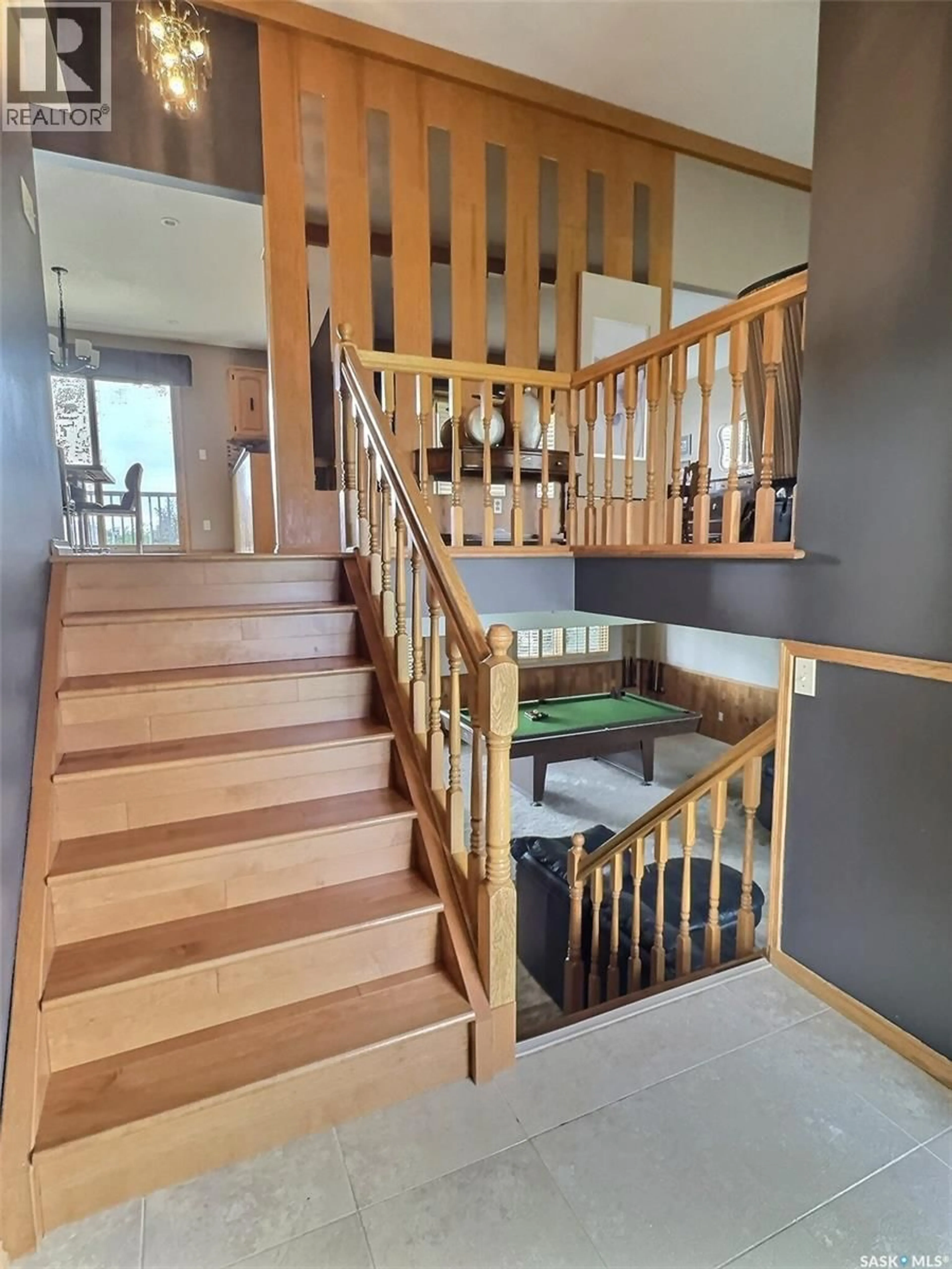 Indoor foyer for 322 SPRUCE DRIVE, Estevan Saskatchewan S4A2G1