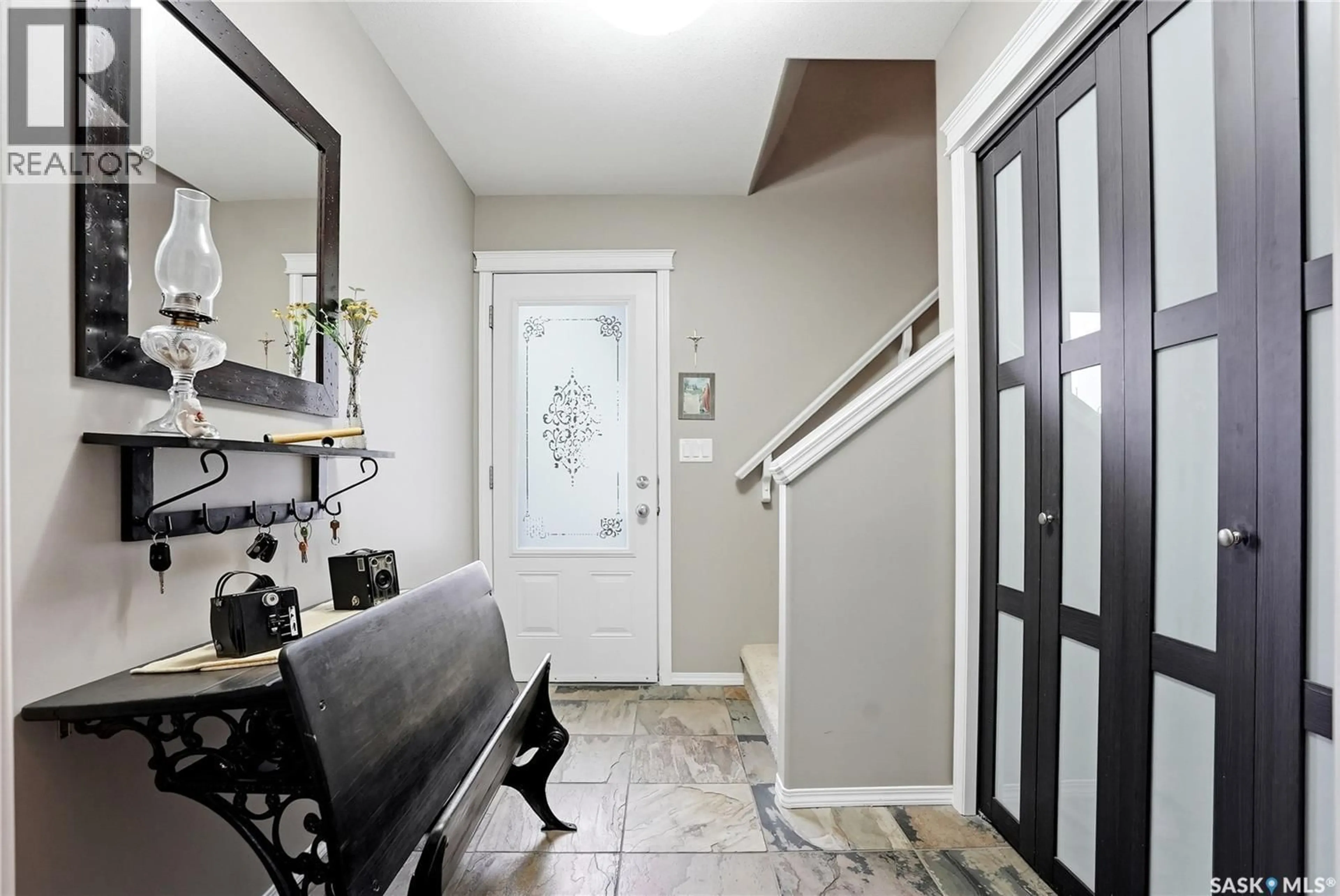 Indoor entryway for 16 110 DULMAGE CRESCENT, Saskatoon Saskatchewan S7T0C7