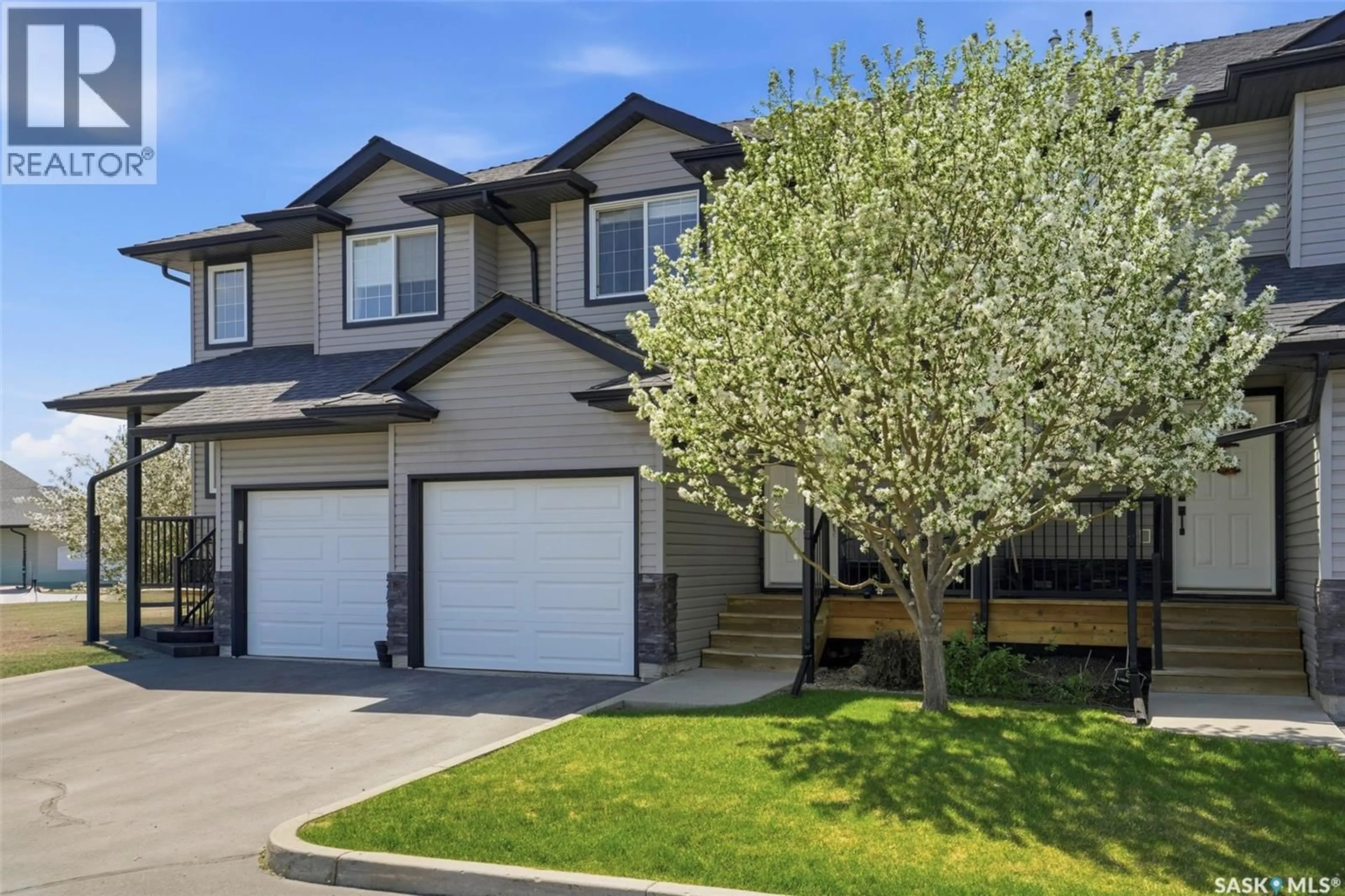 Home with vinyl exterior material, street for 901 - 139 4TH STREET, Martensville Saskatchewan S0K2T1