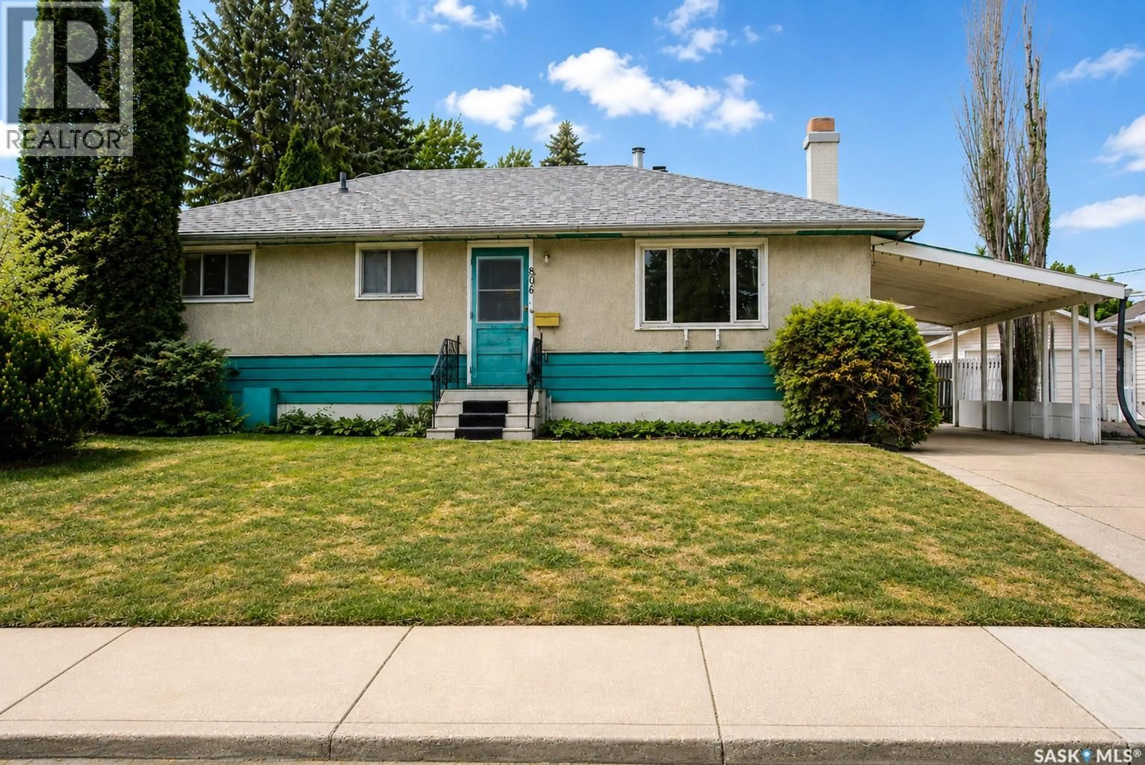 Home with vinyl exterior material, street for 806 CASCADE STREET, Saskatoon Saskatchewan S7J0M7