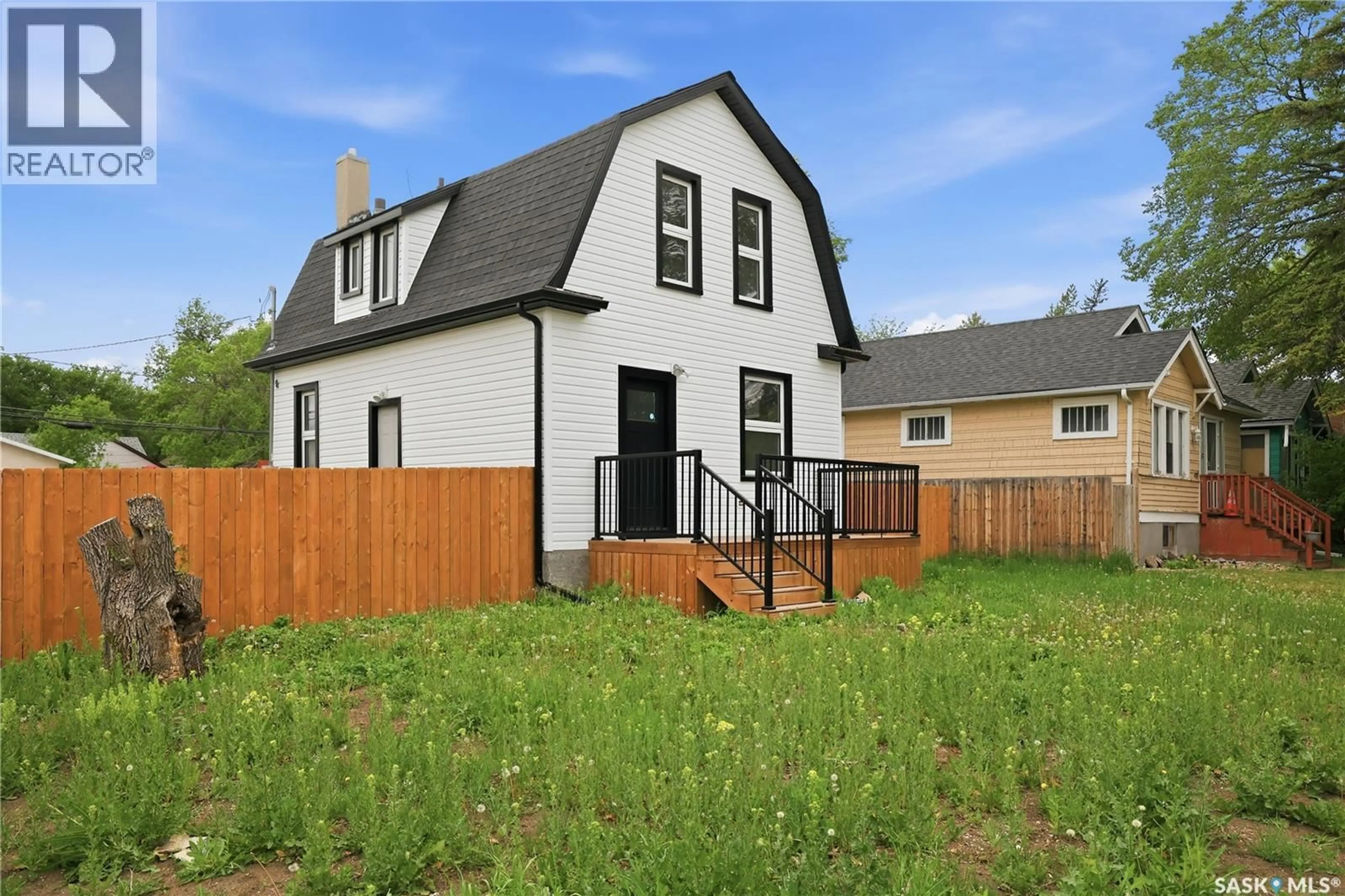 Home with vinyl exterior material, street for 1376 KING STREET, Regina Saskatchewan S4T4G2