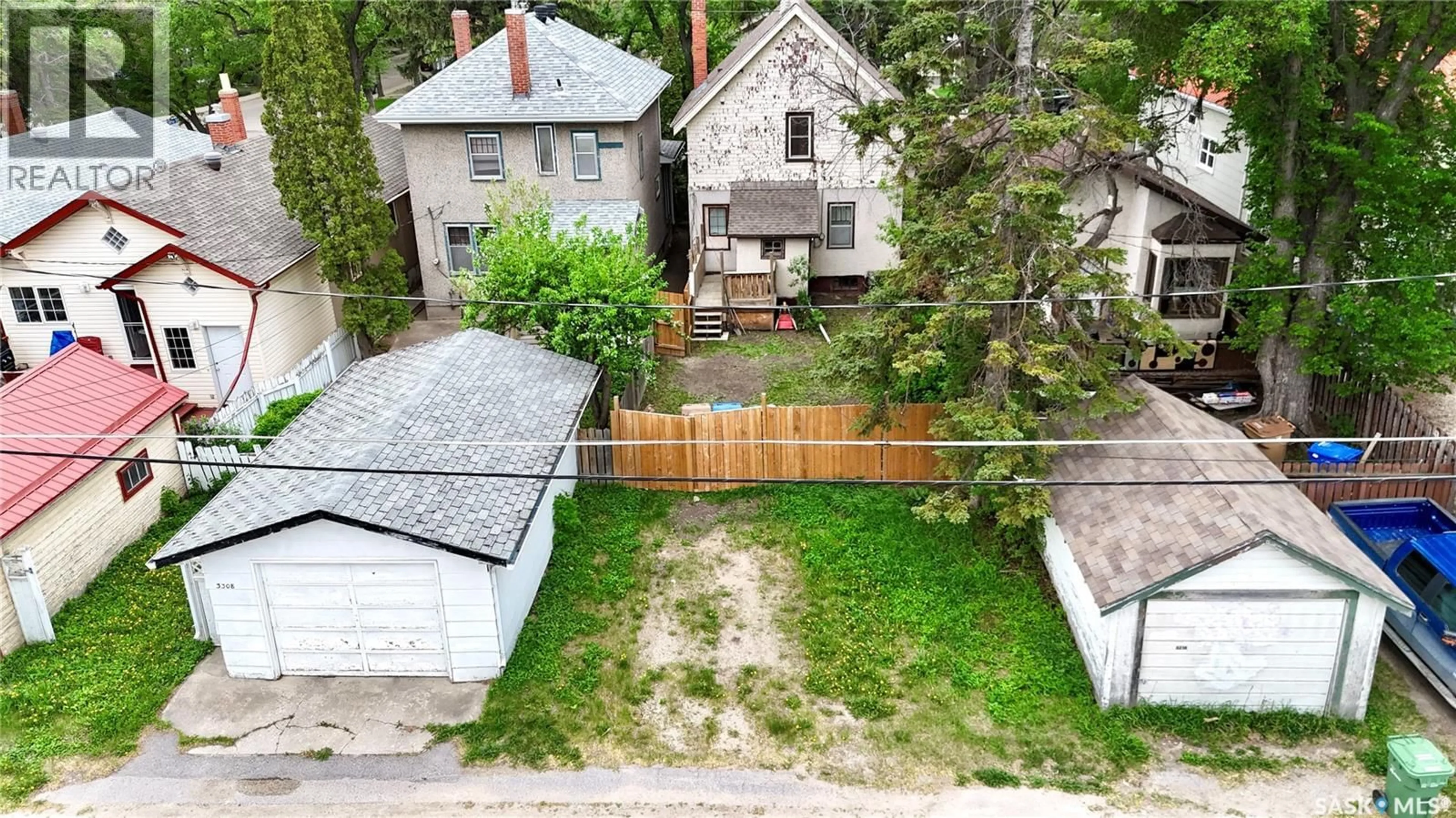 A pic from outside/outdoor area/front of a property/back of a property/a pic from drone, street for 3312 VICTORIA AVENUE, Regina Saskatchewan S4T1L6