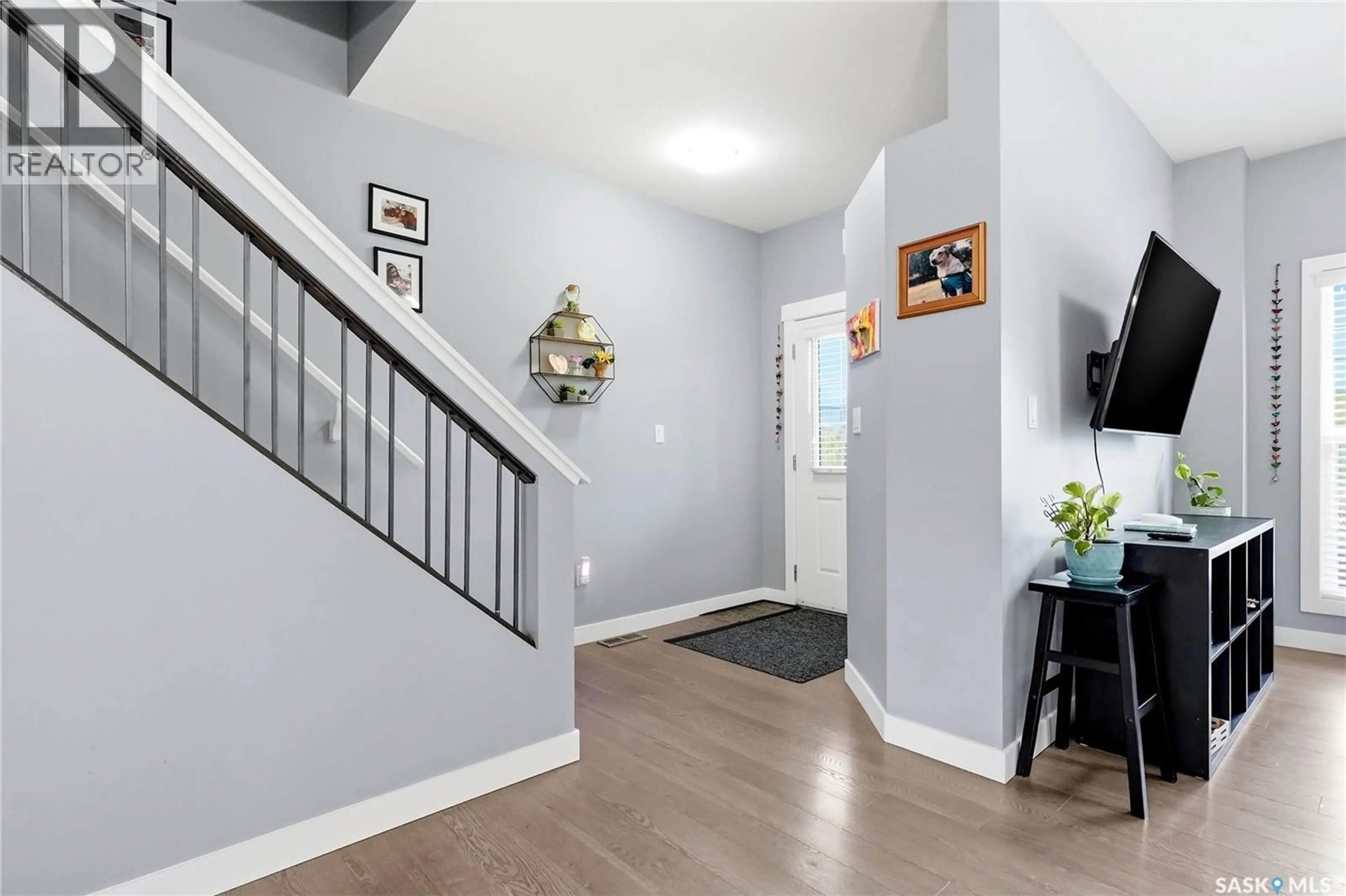 Indoor entryway for 4031 CENTENNIAL DRIVE, Saskatoon Saskatchewan S7L6R7