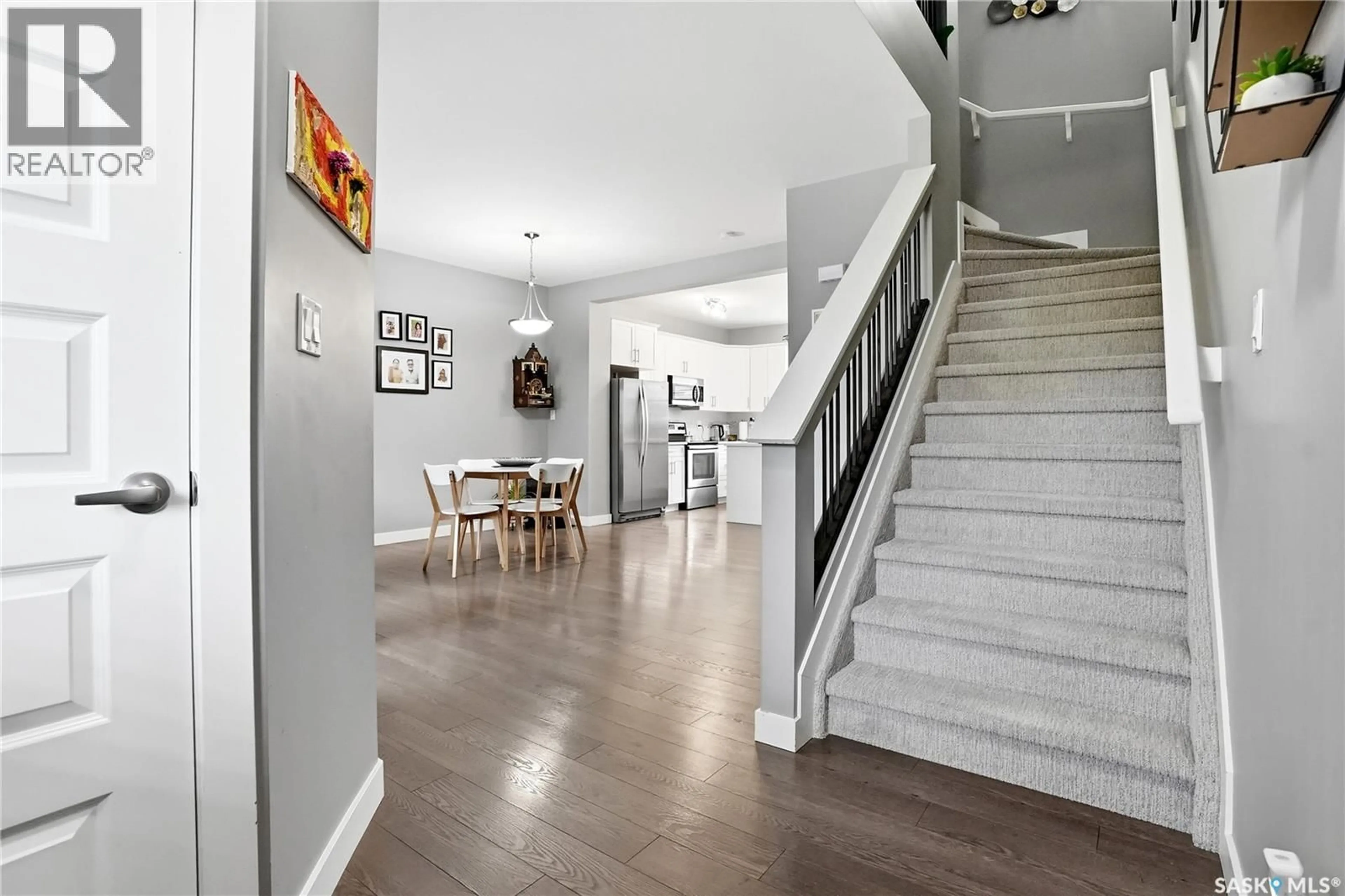Indoor entryway for 4031 CENTENNIAL DRIVE, Saskatoon Saskatchewan S7L6R7