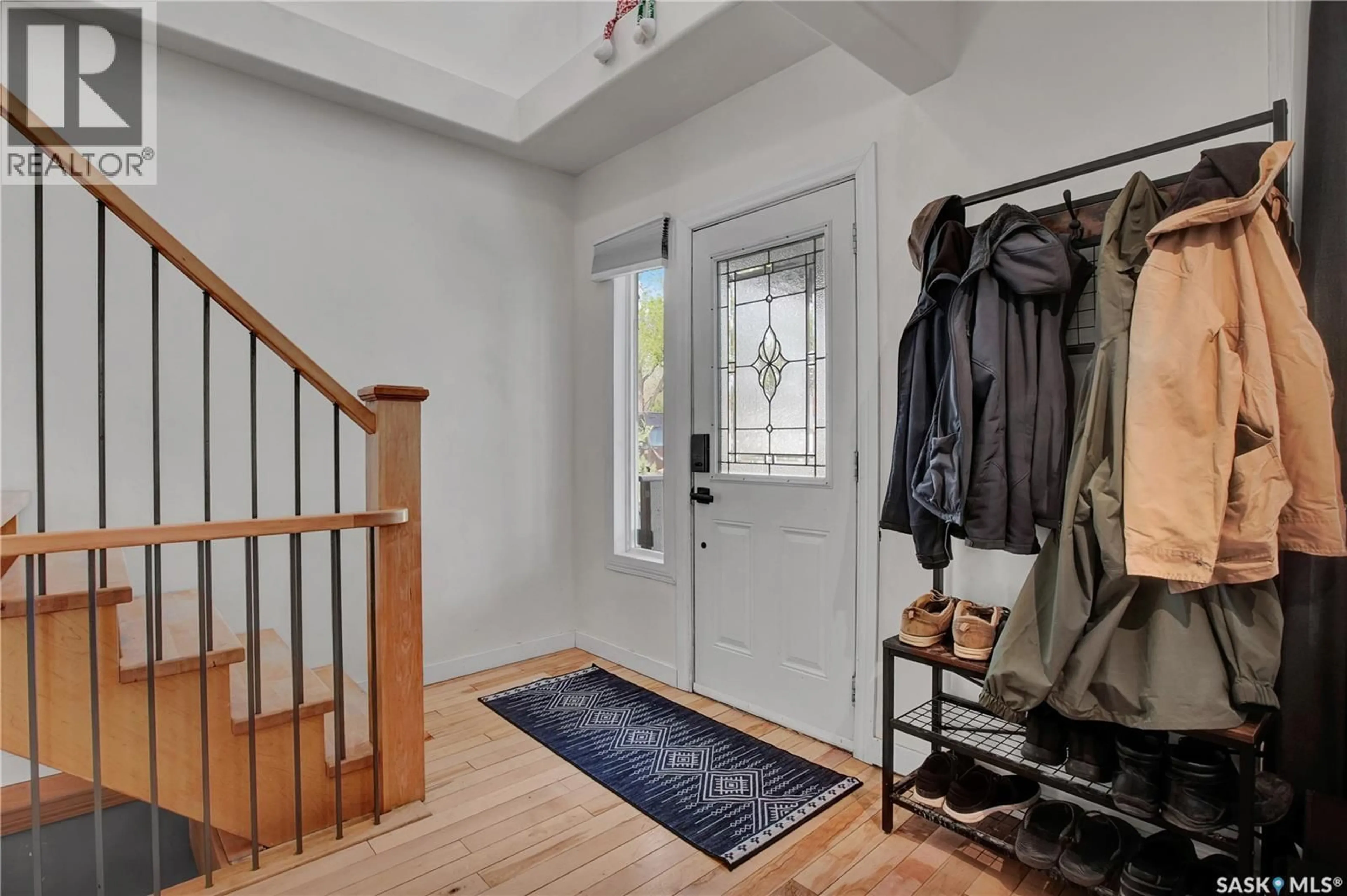 Indoor entryway for 213 H AVENUE, Saskatoon Saskatchewan S7L2B7