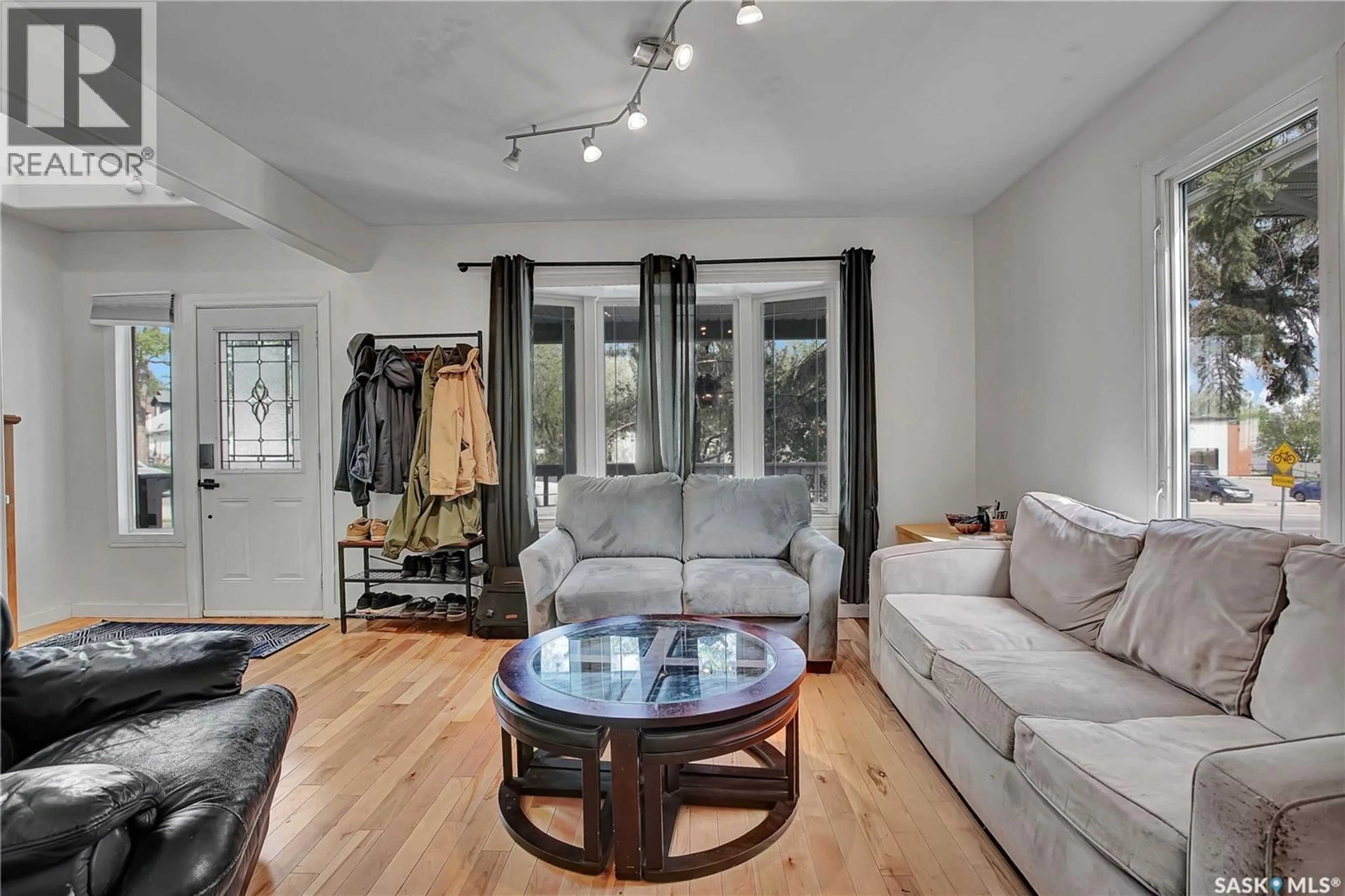 Living room with furniture, unknown for 213 H AVENUE, Saskatoon Saskatchewan S7L2B7