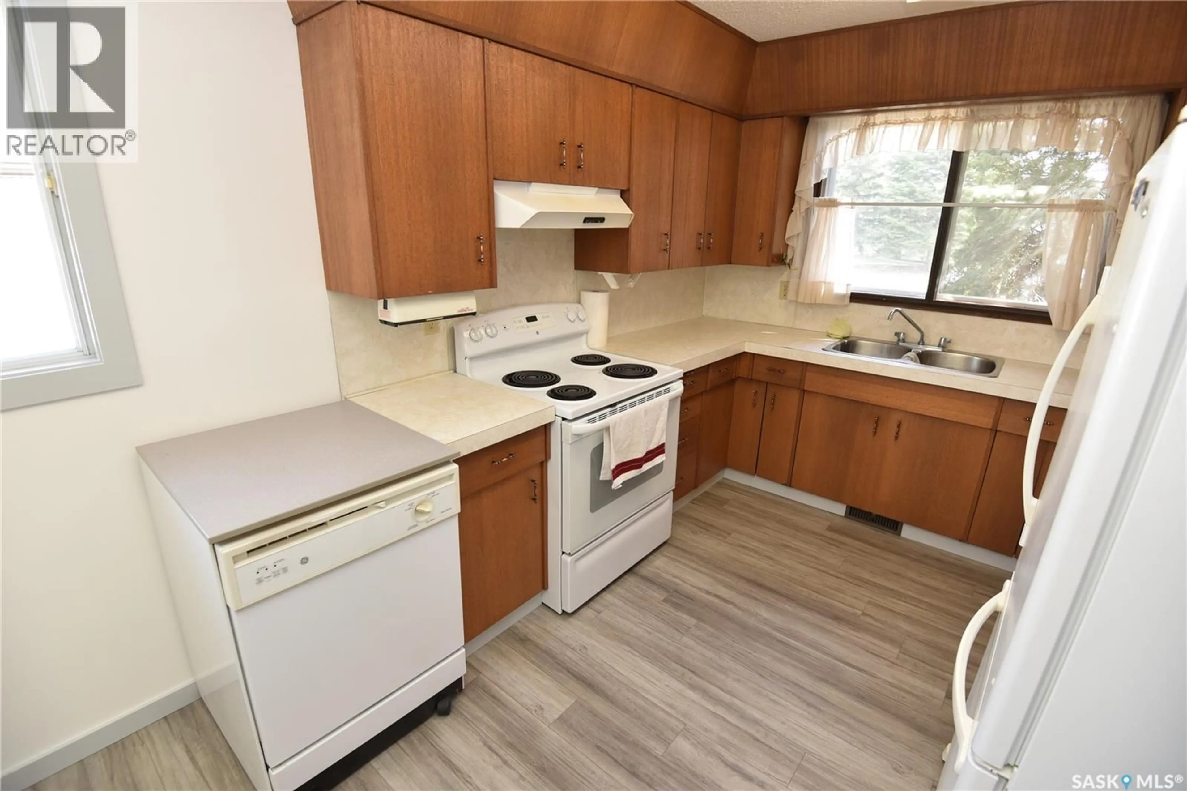 Standard kitchen, unknown for 409 NIPAWIN ROAD E, Nipawin Saskatchewan S0E1E0