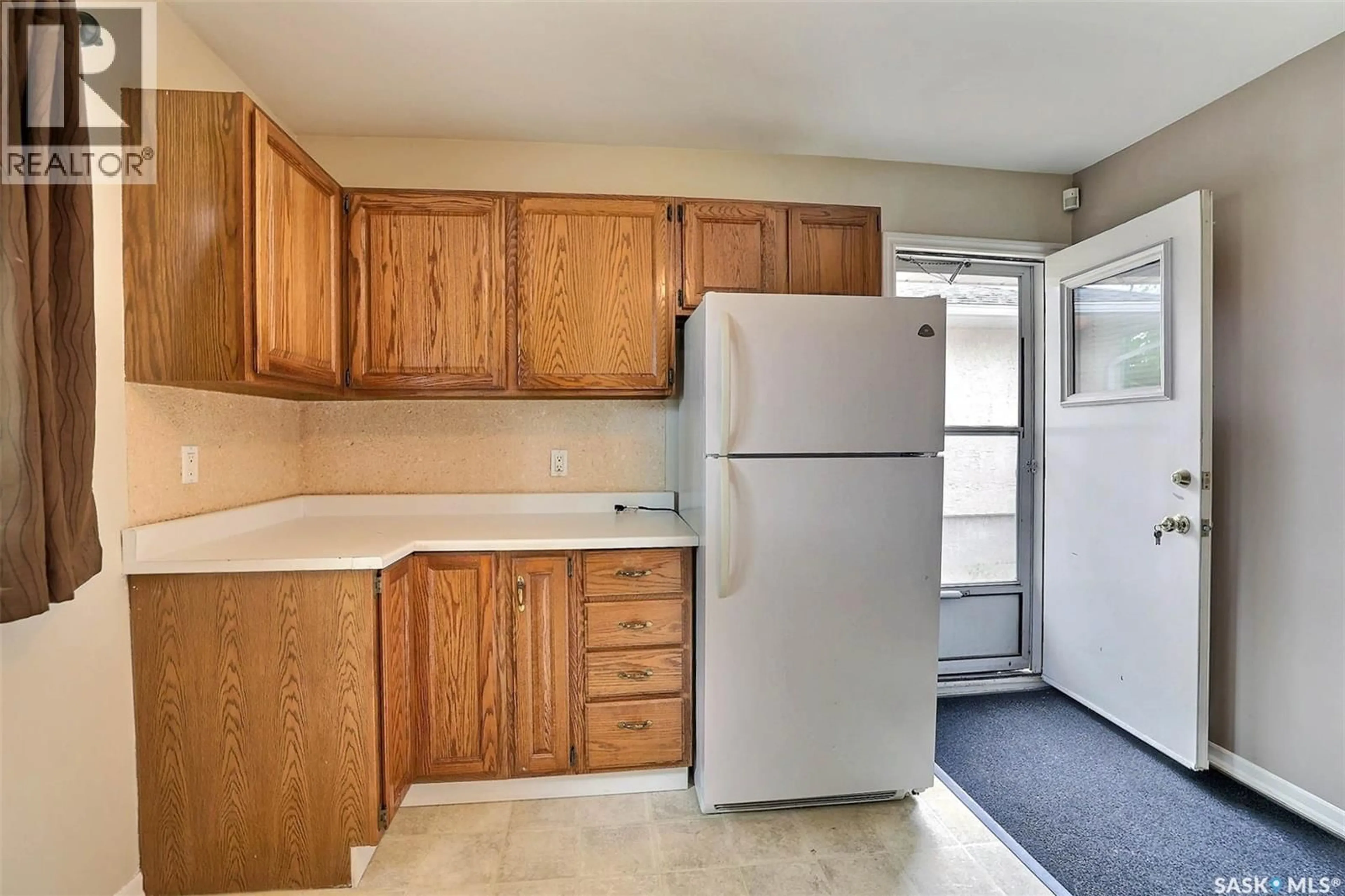 Standard kitchen, unknown for 1834 BOND STREET, Regina Saskatchewan S4N1X9