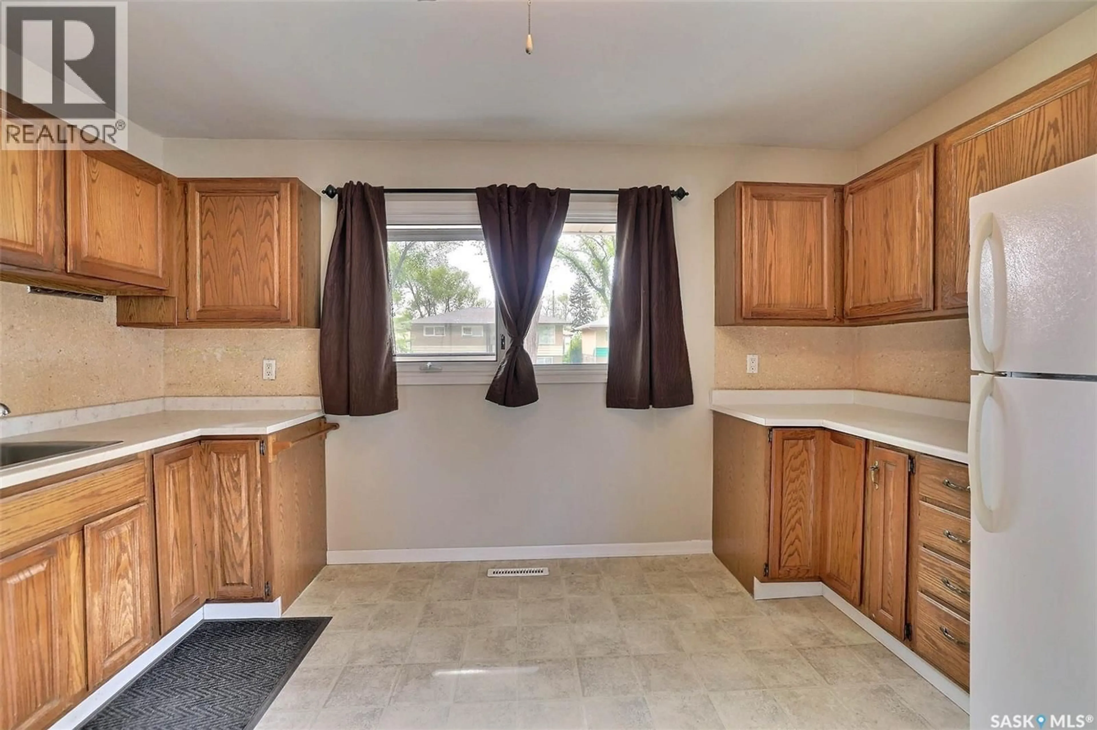 Standard kitchen, ceramic/tile floor for 1834 BOND STREET, Regina Saskatchewan S4N1X9