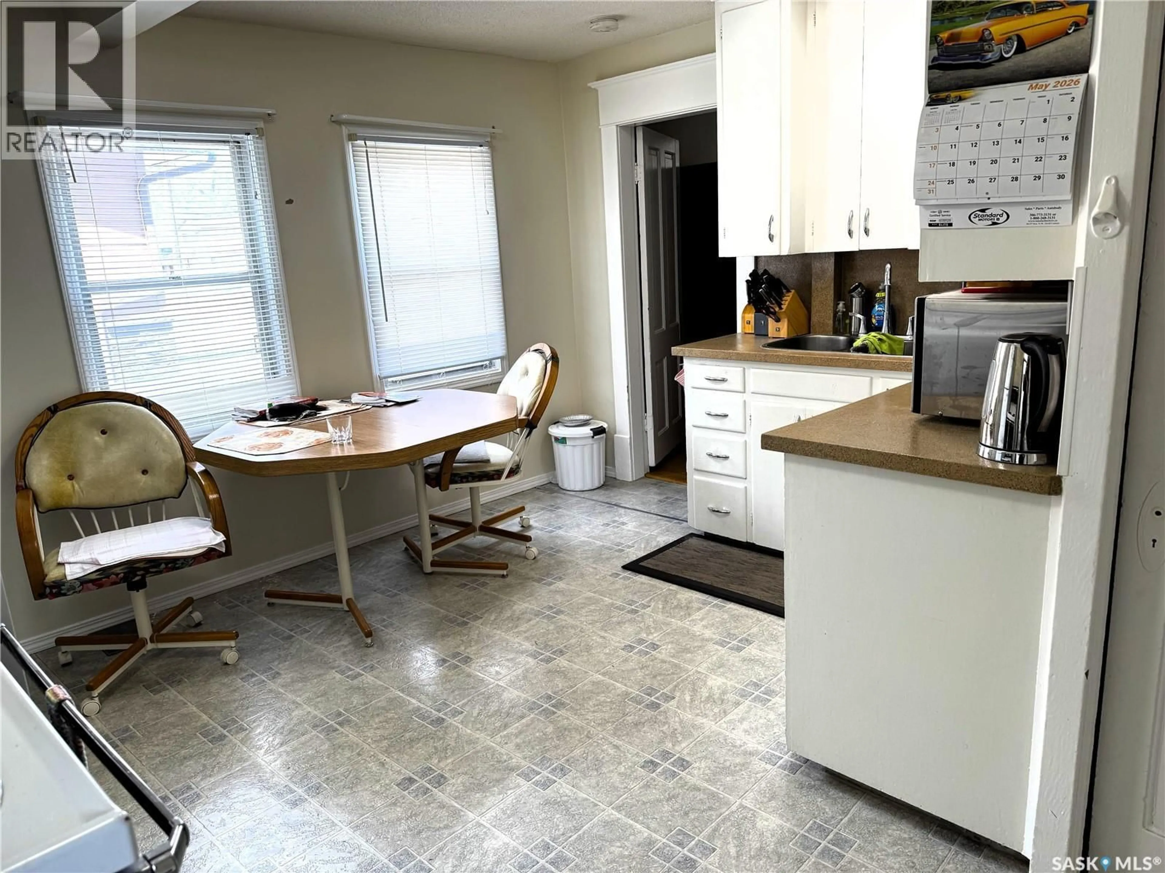 Open concept kitchen, ceramic/tile floor for 58 10TH AVENUE, Swift Current Saskatchewan S9H2T2