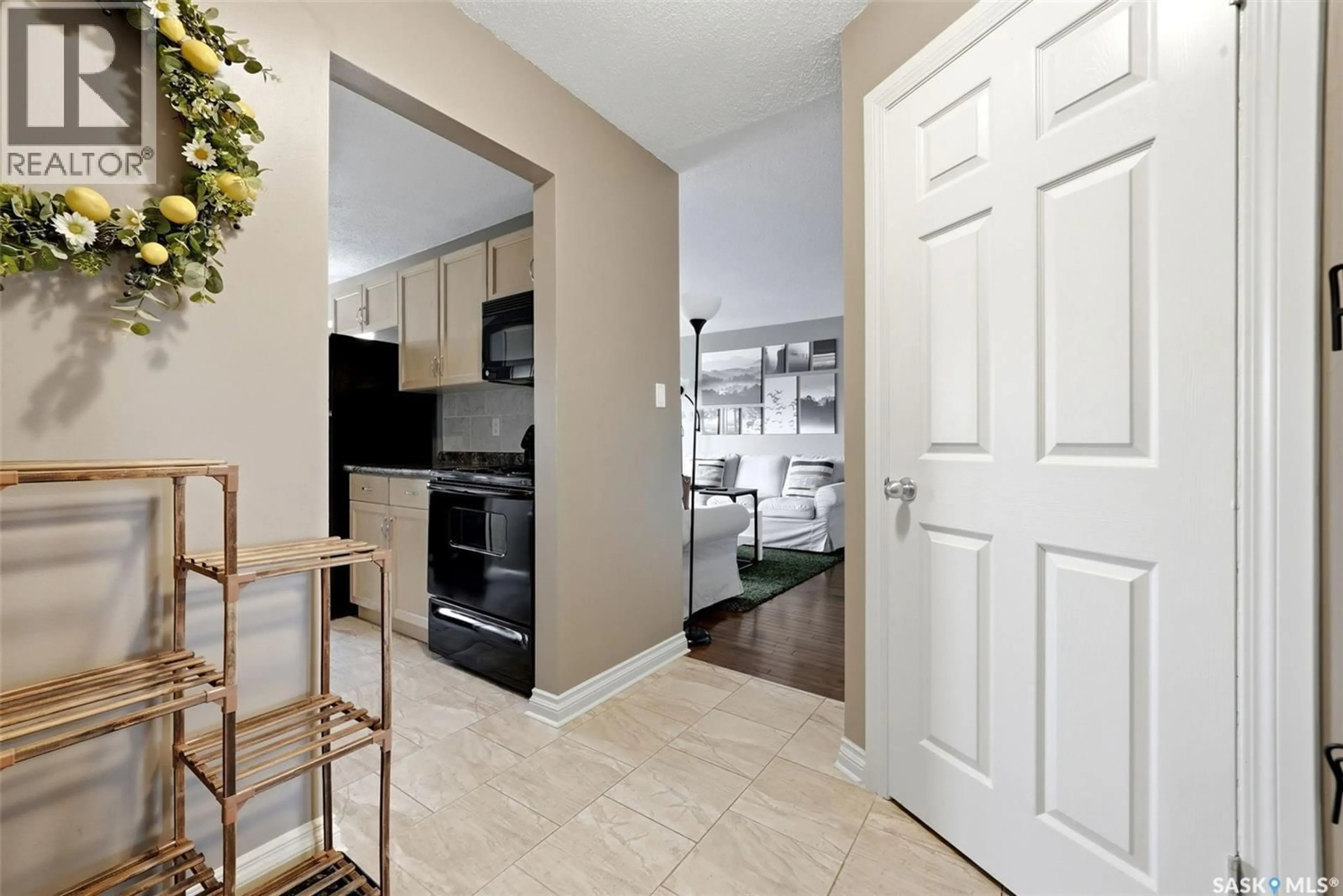 Indoor entryway for 23 - 1811 8TH AVENUE, Regina Saskatchewan S4R0G5