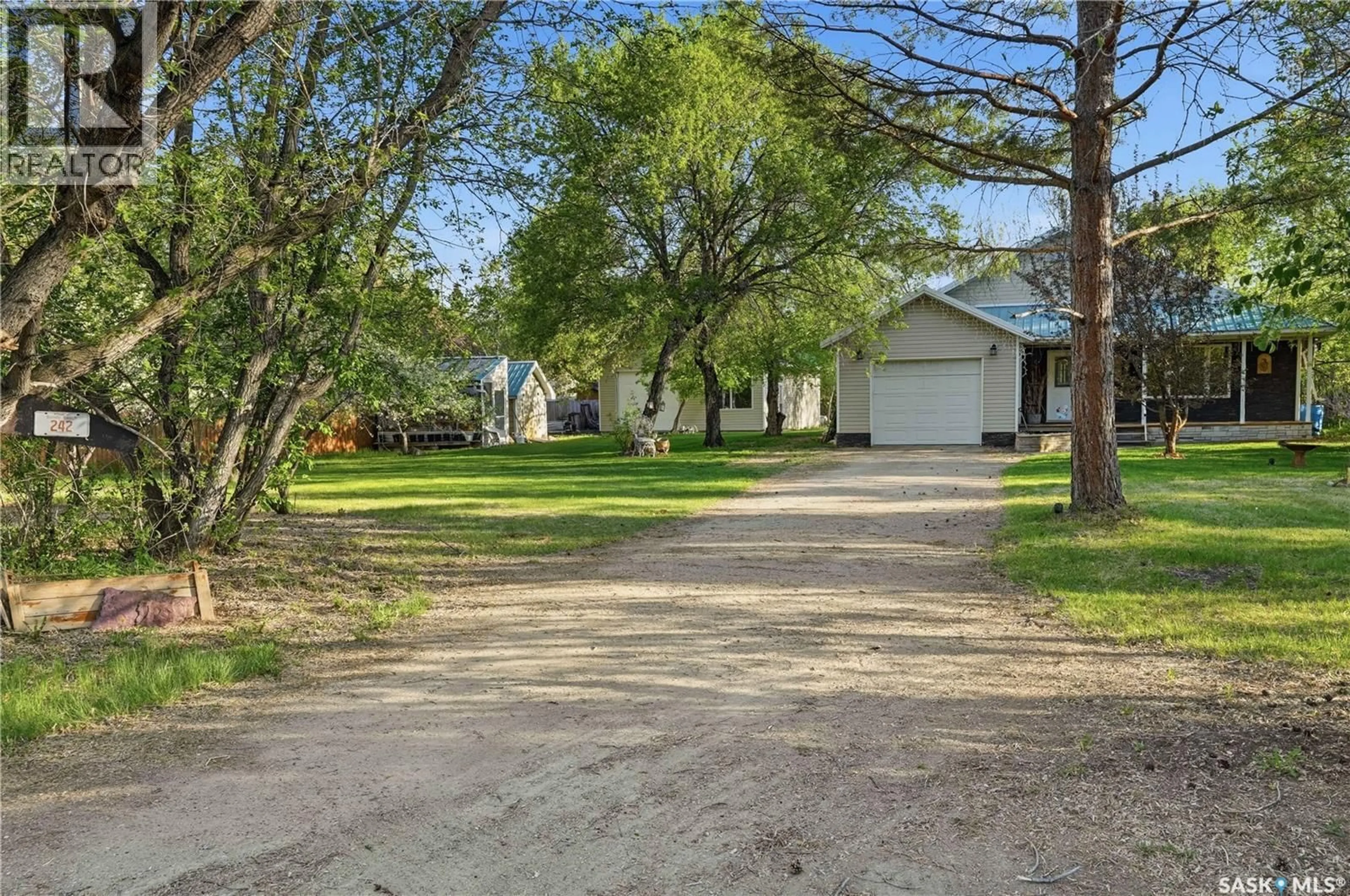 A pic from outside/outdoor area/front of a property/back of a property/a pic from drone, street for 242 WOODLAWN AVENUE, Katepwa Beach Saskatchewan S0G2Y0