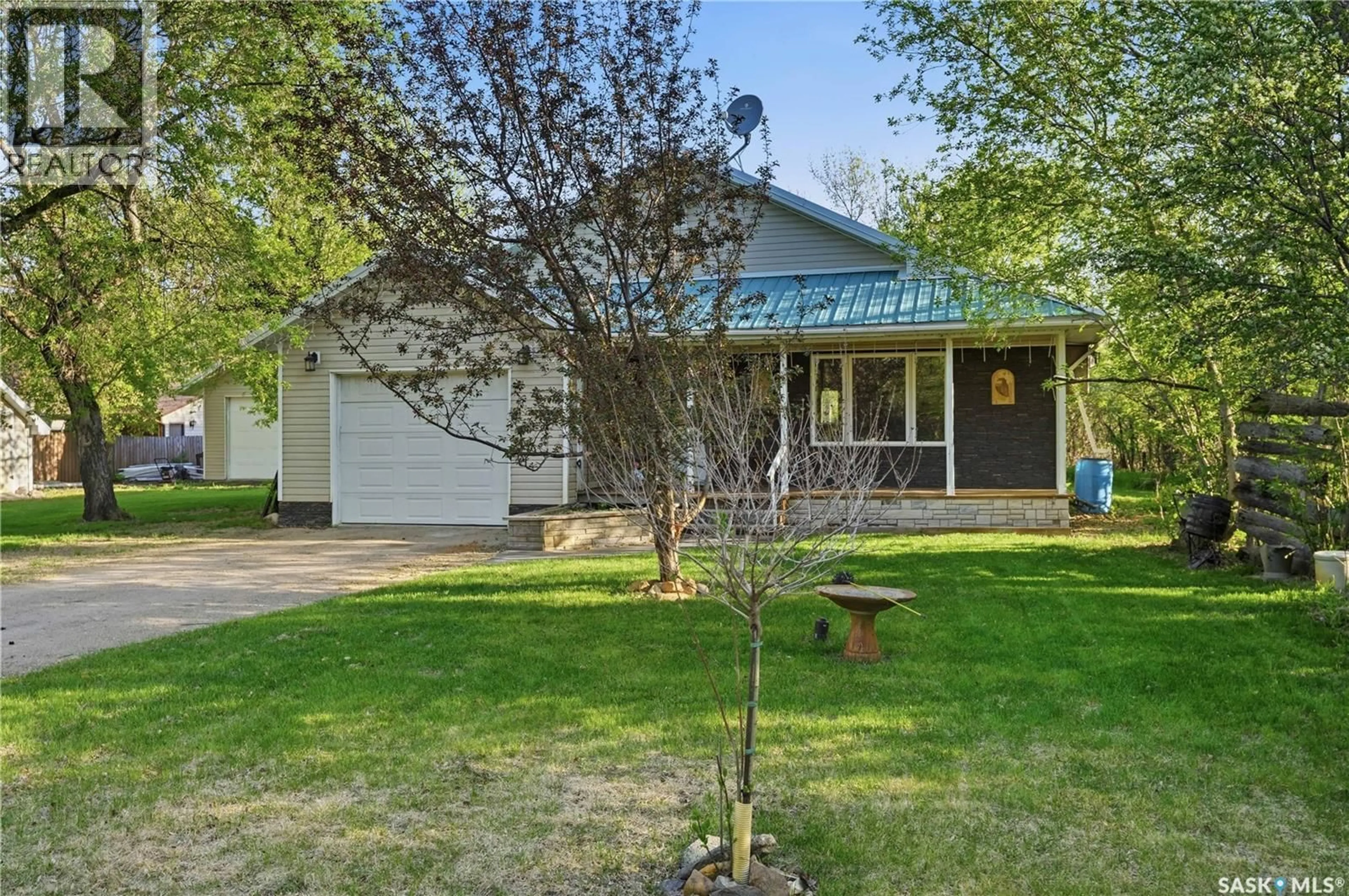Home with vinyl exterior material, street for 242 WOODLAWN AVENUE, Katepwa Beach Saskatchewan S0G2Y0