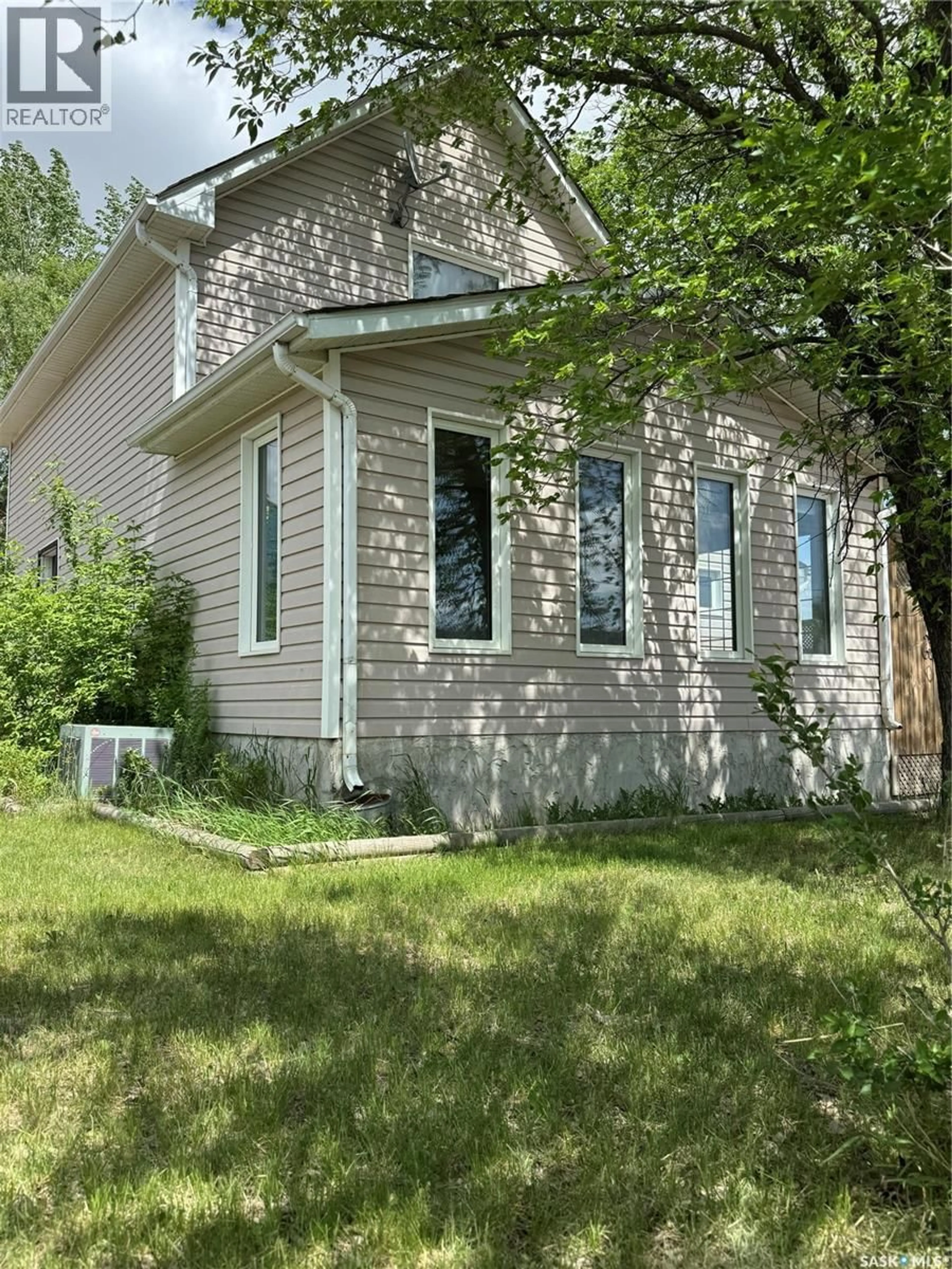 Home with vinyl exterior material, building for 237 PERKINS STREET, Estevan Saskatchewan S4A0C3