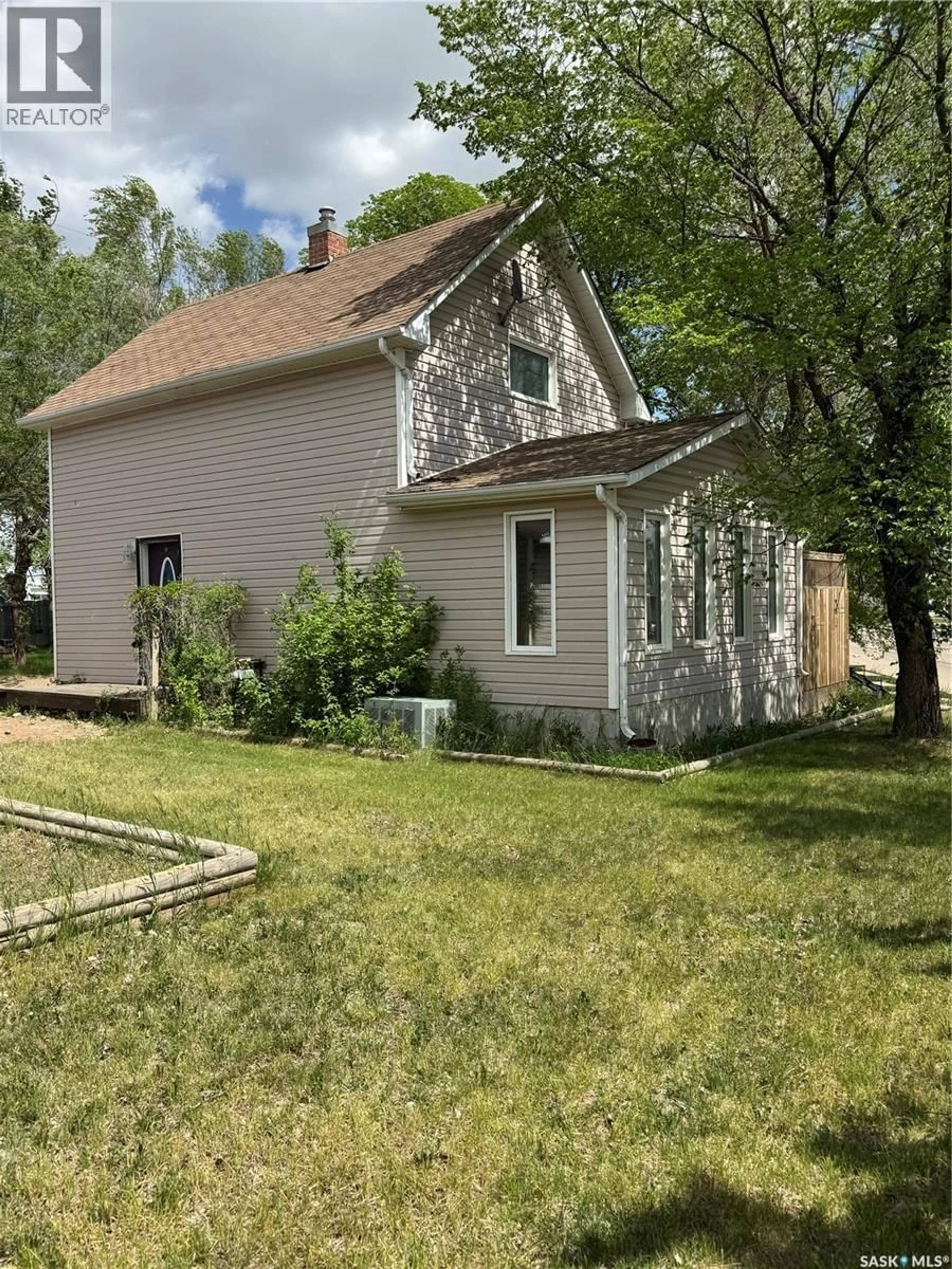 A pic from outside/outdoor area/front of a property/back of a property/a pic from drone, street for 237 PERKINS STREET, Estevan Saskatchewan S4A0C3