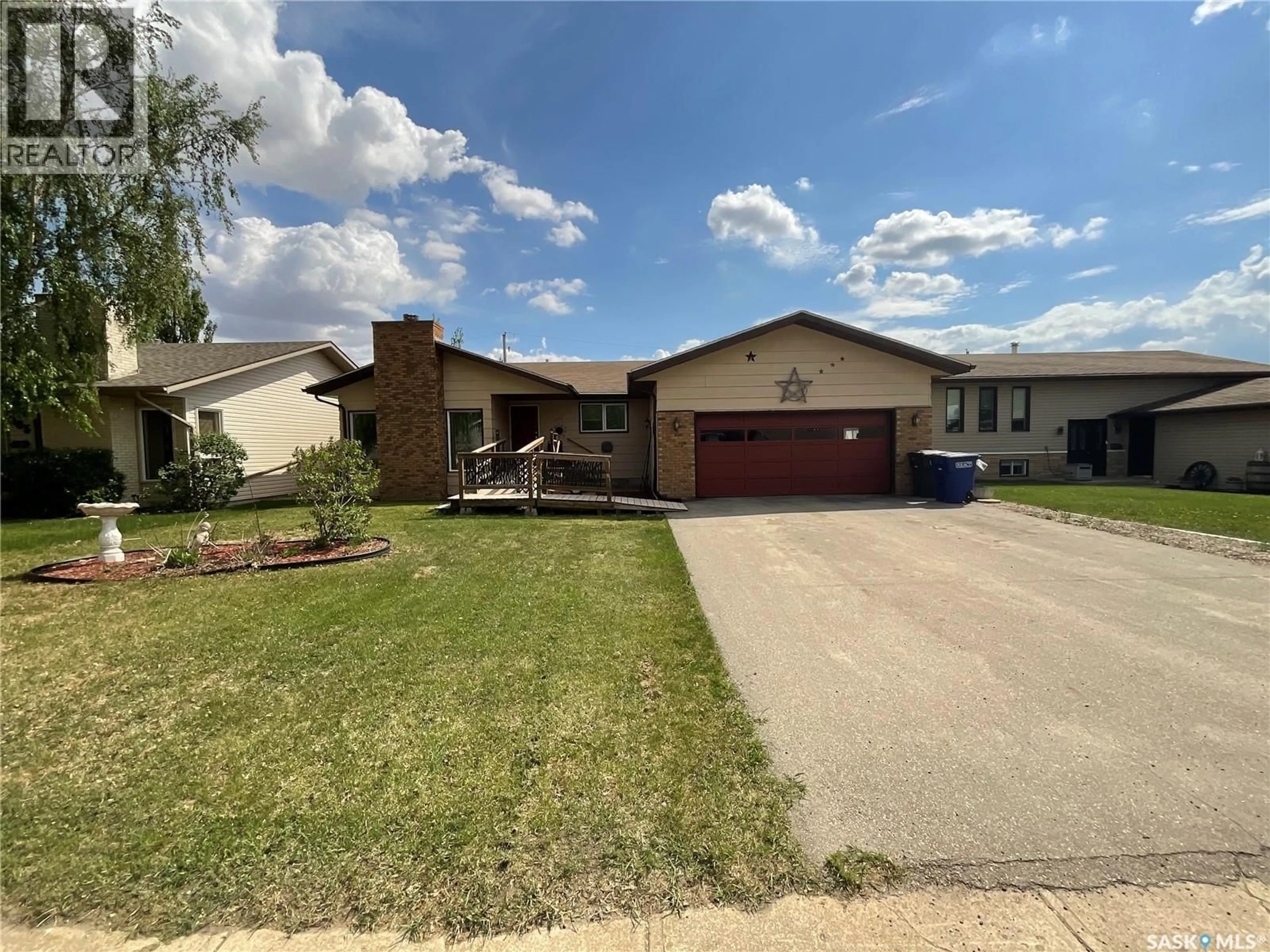 A pic from outside/outdoor area/front of a property/back of a property/a pic from drone, street for S - 207 7TH STREET, Wakaw Saskatchewan S0K4P0