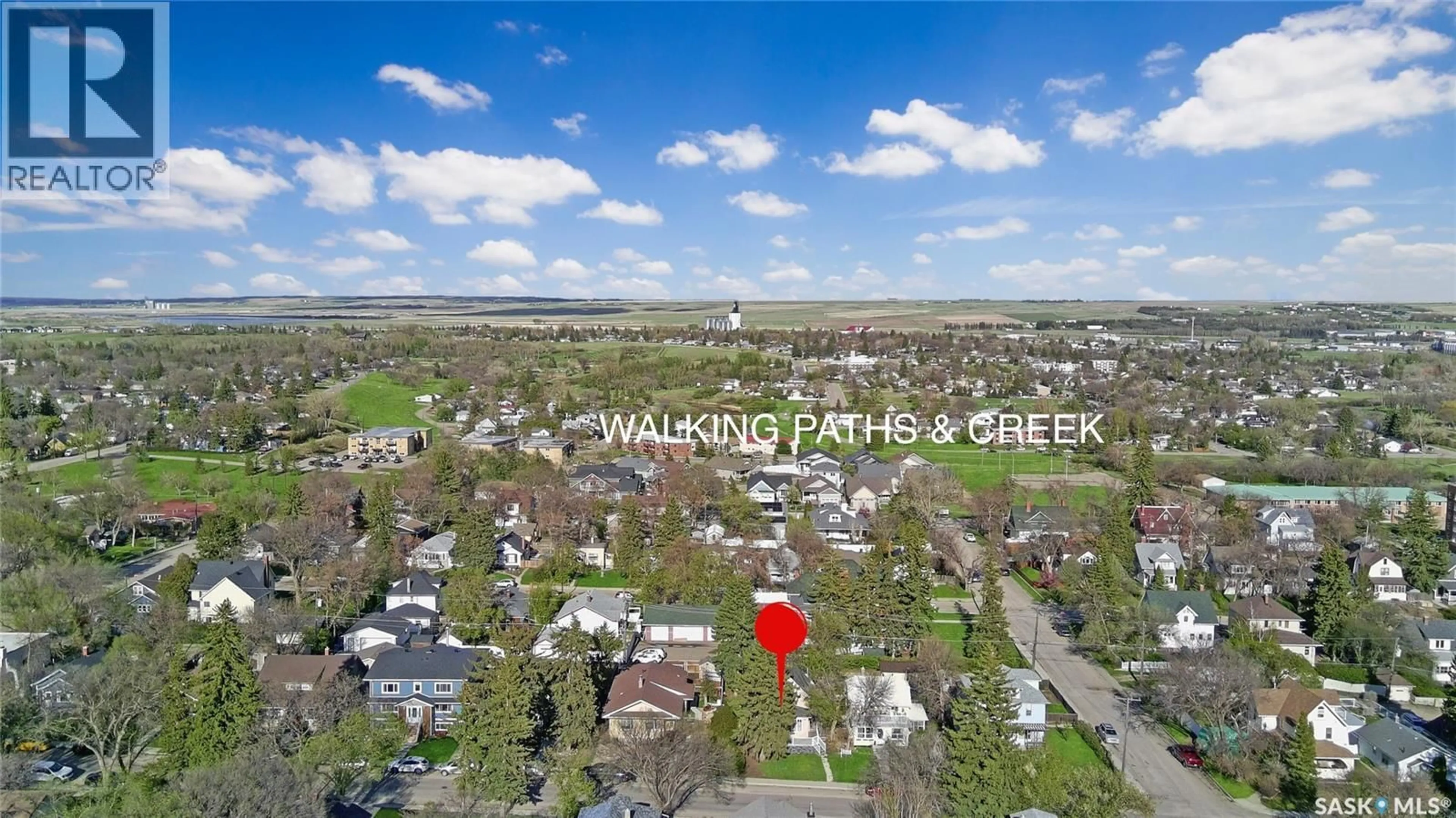 A pic from outside/outdoor area/front of a property/back of a property/a pic from drone, water/lake/river/ocean view for 521 2ND AVENUE, Swift Current Saskatchewan S9H2E5