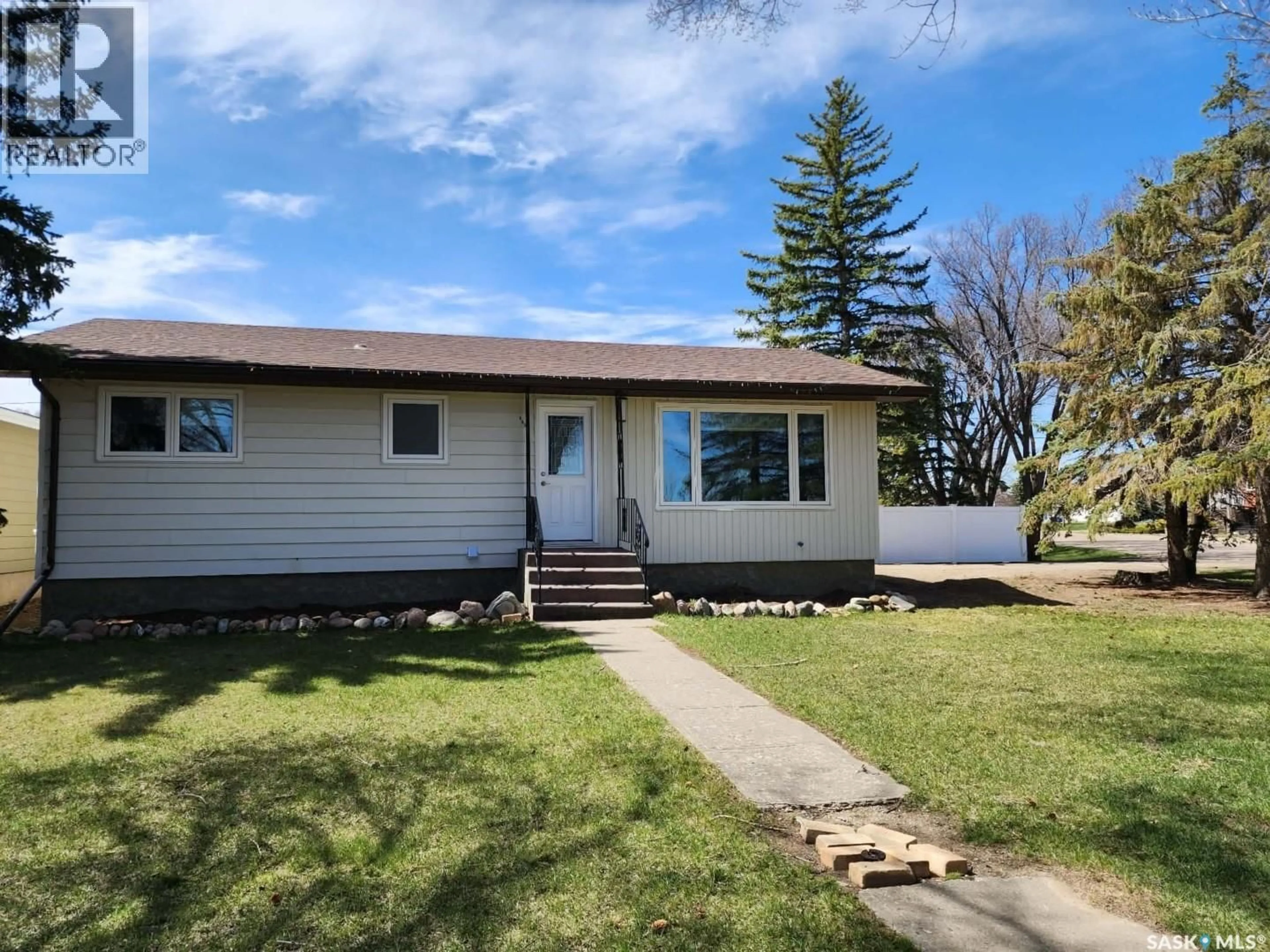 Unknown for 891 2ND STREET, Shaunavon Saskatchewan S0N2M0
