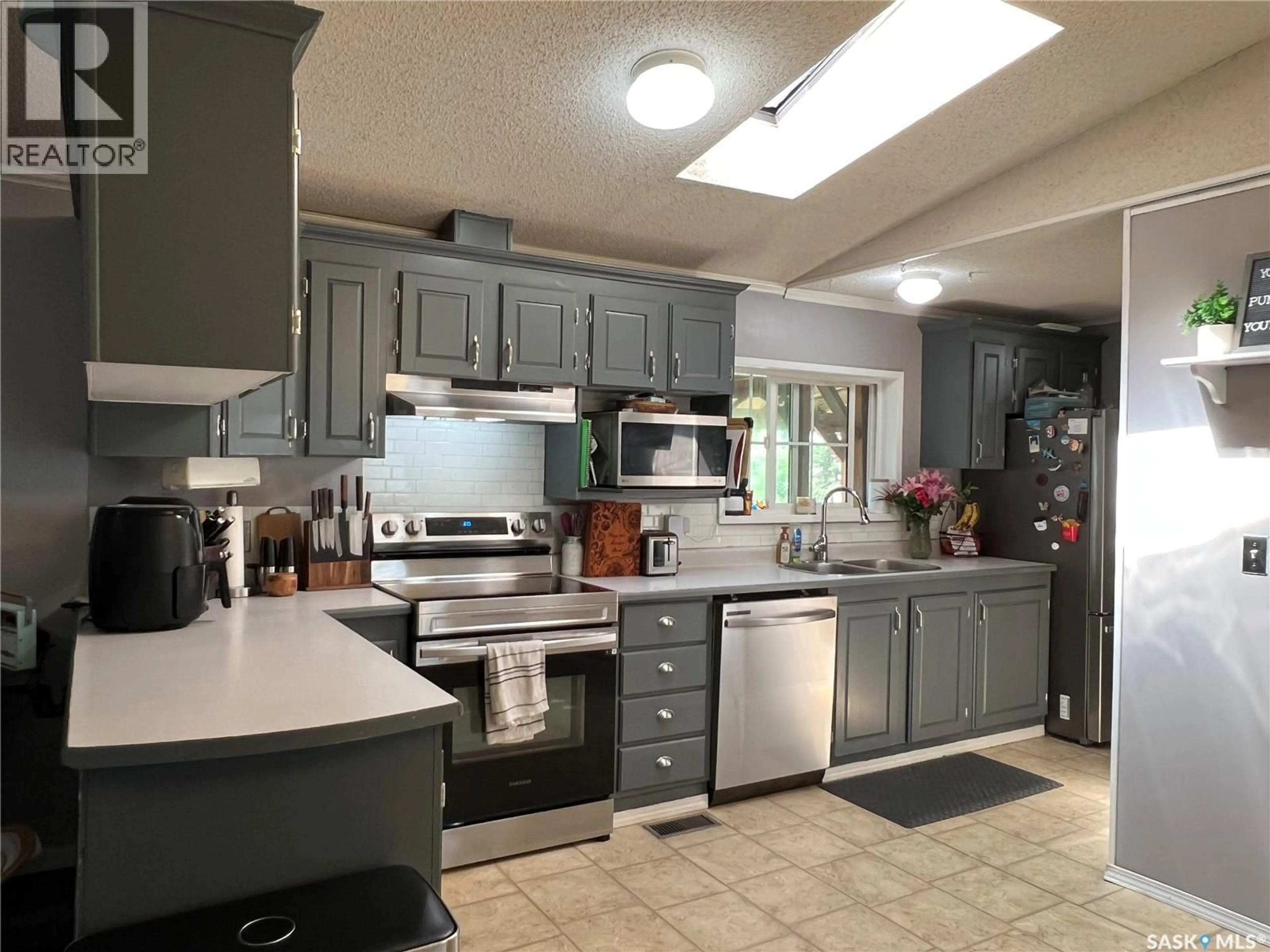 Open concept kitchen, unknown for 620 7TH AVENUE, Meadow Lake Saskatchewan S9X1J3