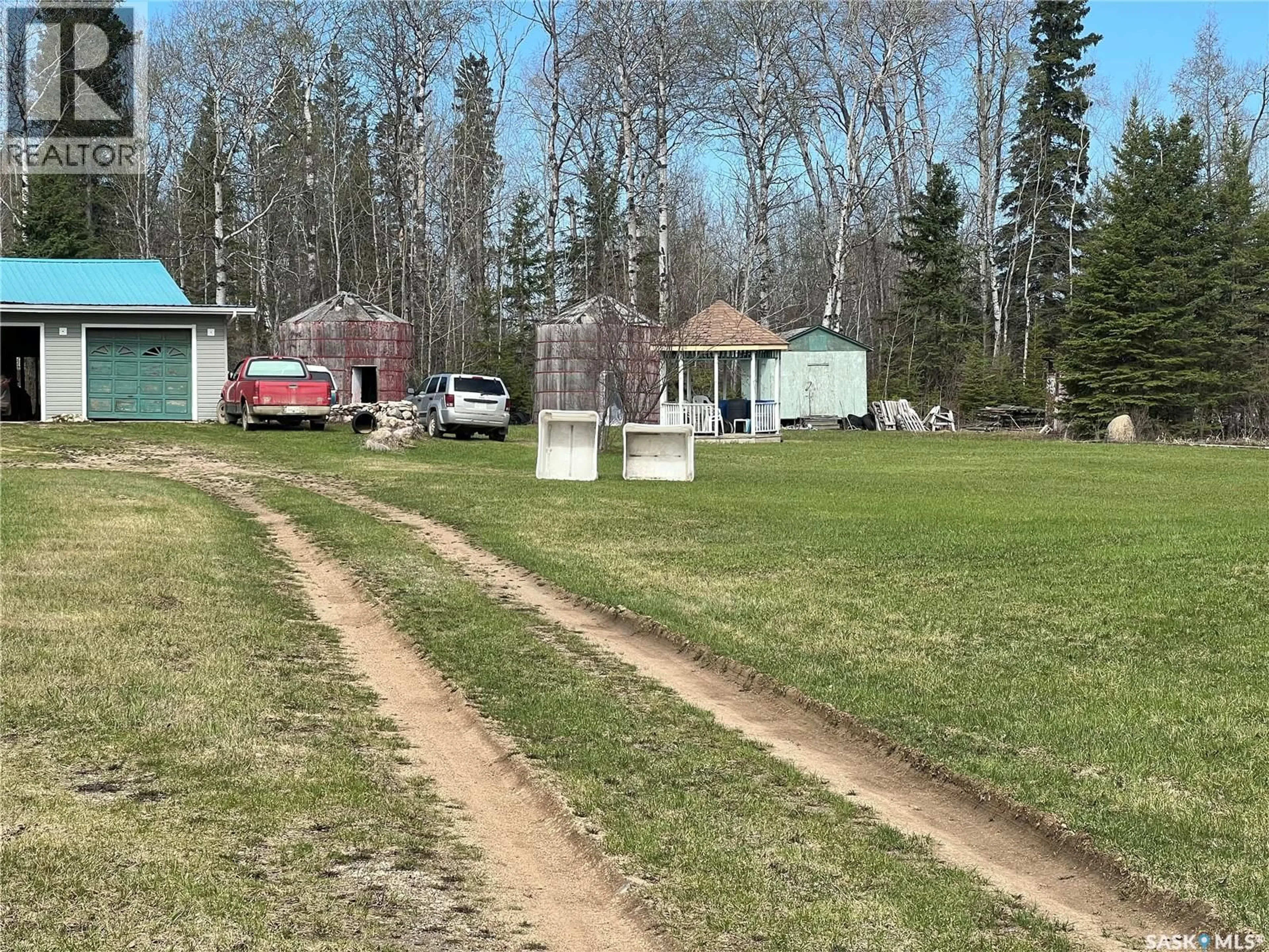 A pic from outside/outdoor area/front of a property/back of a property/a pic from drone, street for MURRAY ACREAGE, Porcupine Rm No. 395 Saskatchewan S0E1H0