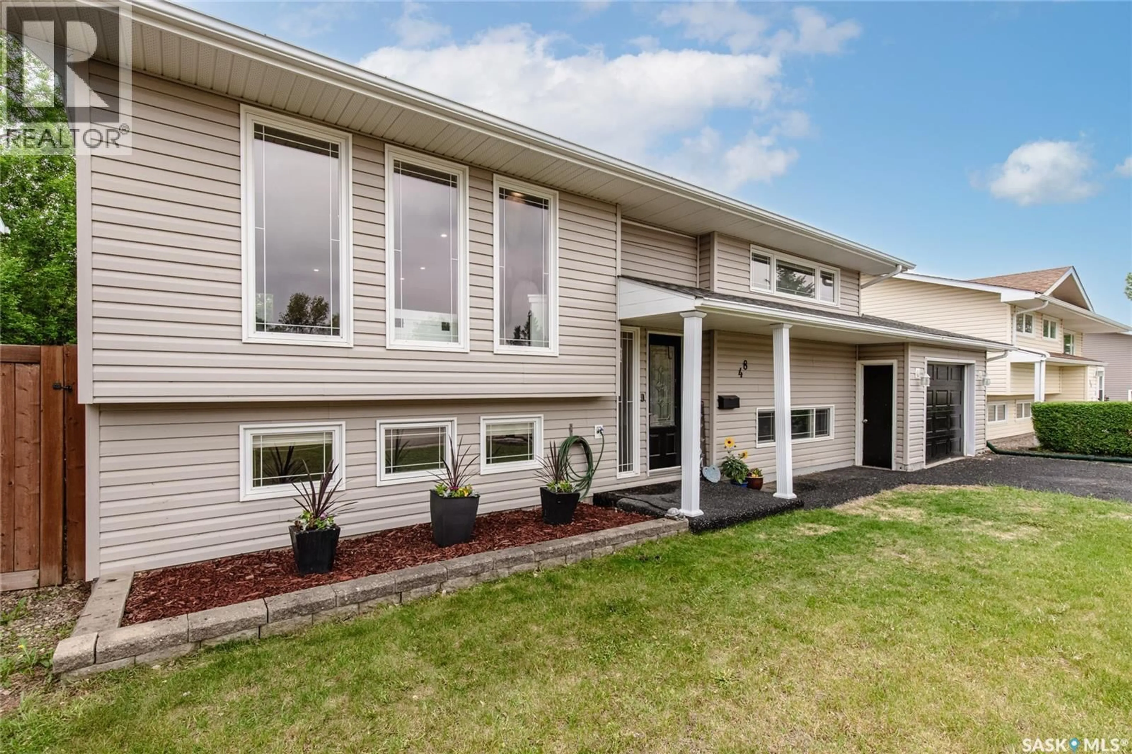 Home with vinyl exterior material, unknown for 48 ASTER CRESCENT, Moose Jaw Saskatchewan S6J1A7