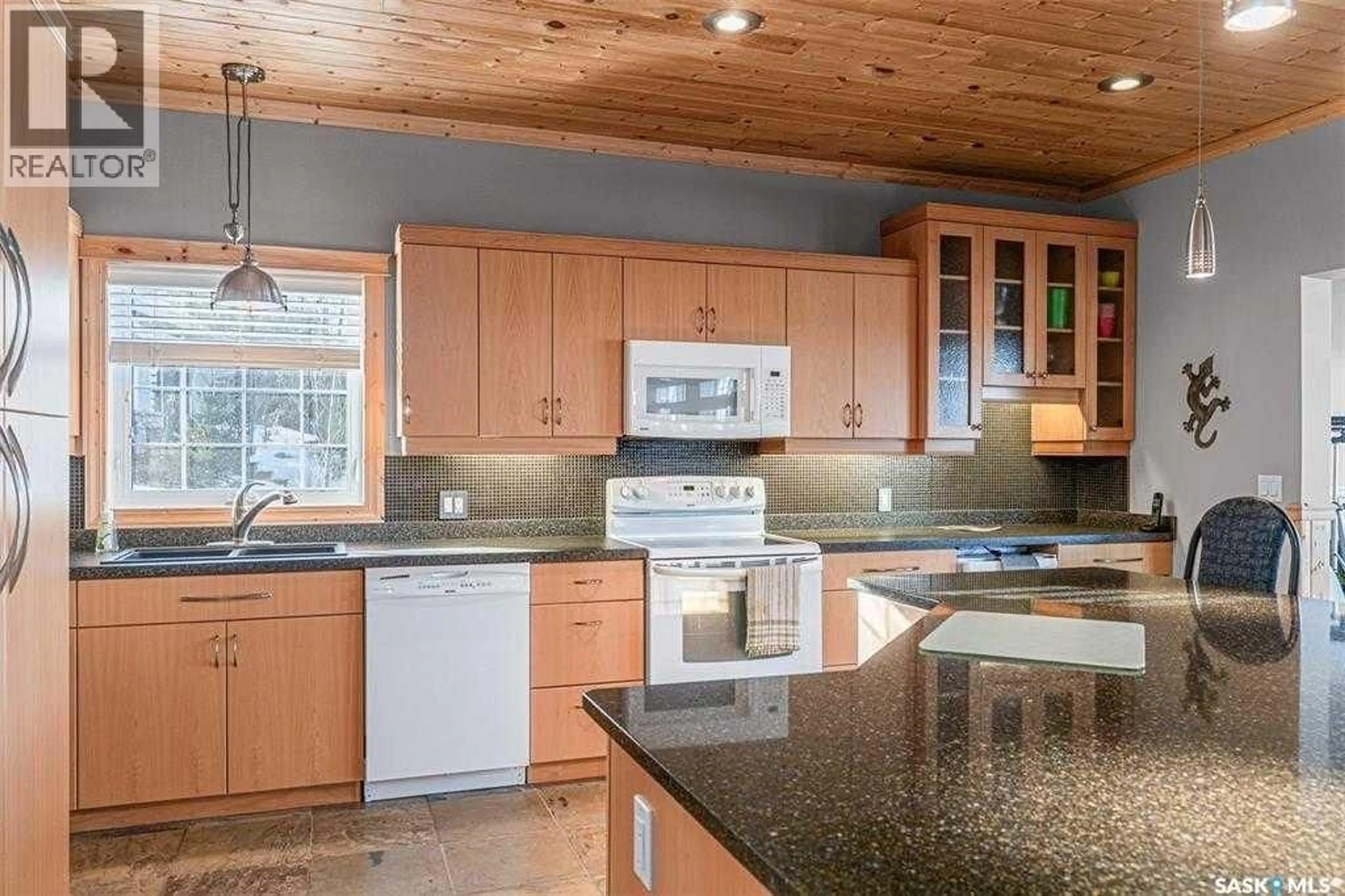 Open concept kitchen, ceramic/tile floor for 6 JOANETTE DRIVE, Leask Rm No. 464 Saskatchewan S0J1M0