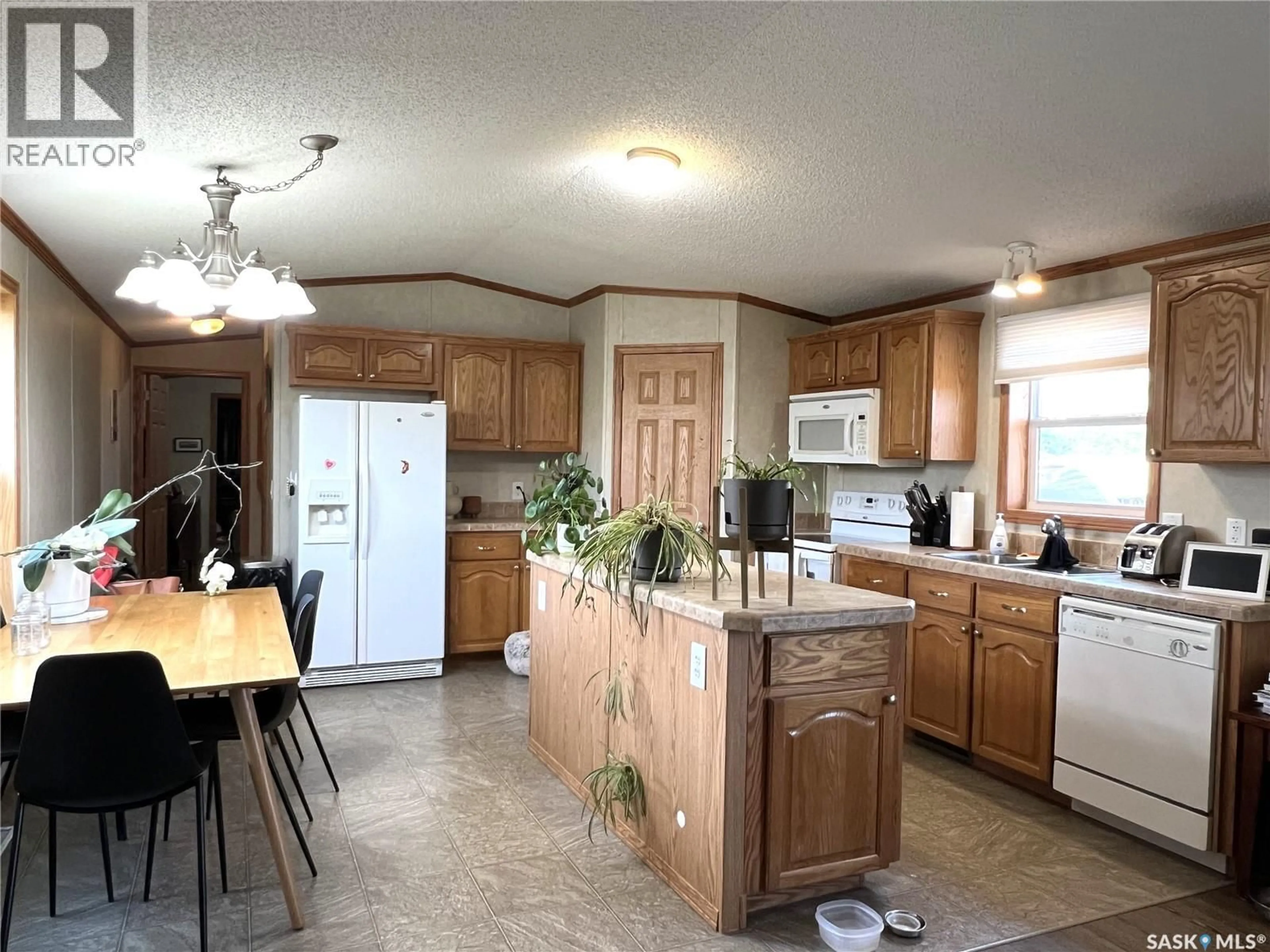 Open concept kitchen, unknown for 609 6TH STREET, Meadow Lake Saskatchewan S9X1X9