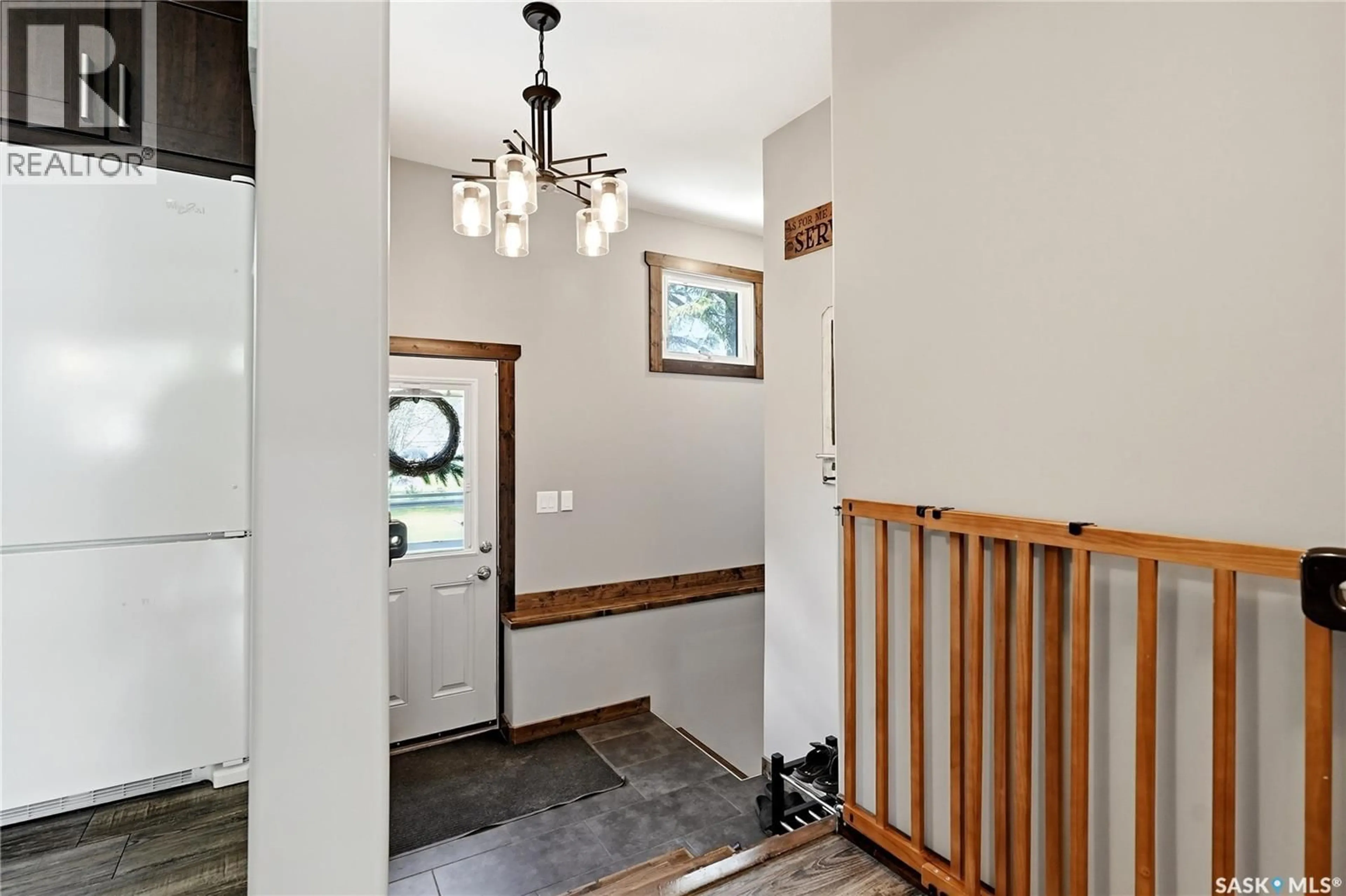 Indoor entryway for 4009 CENTRAL AVENUE, Laird Saskatchewan S0K2H0