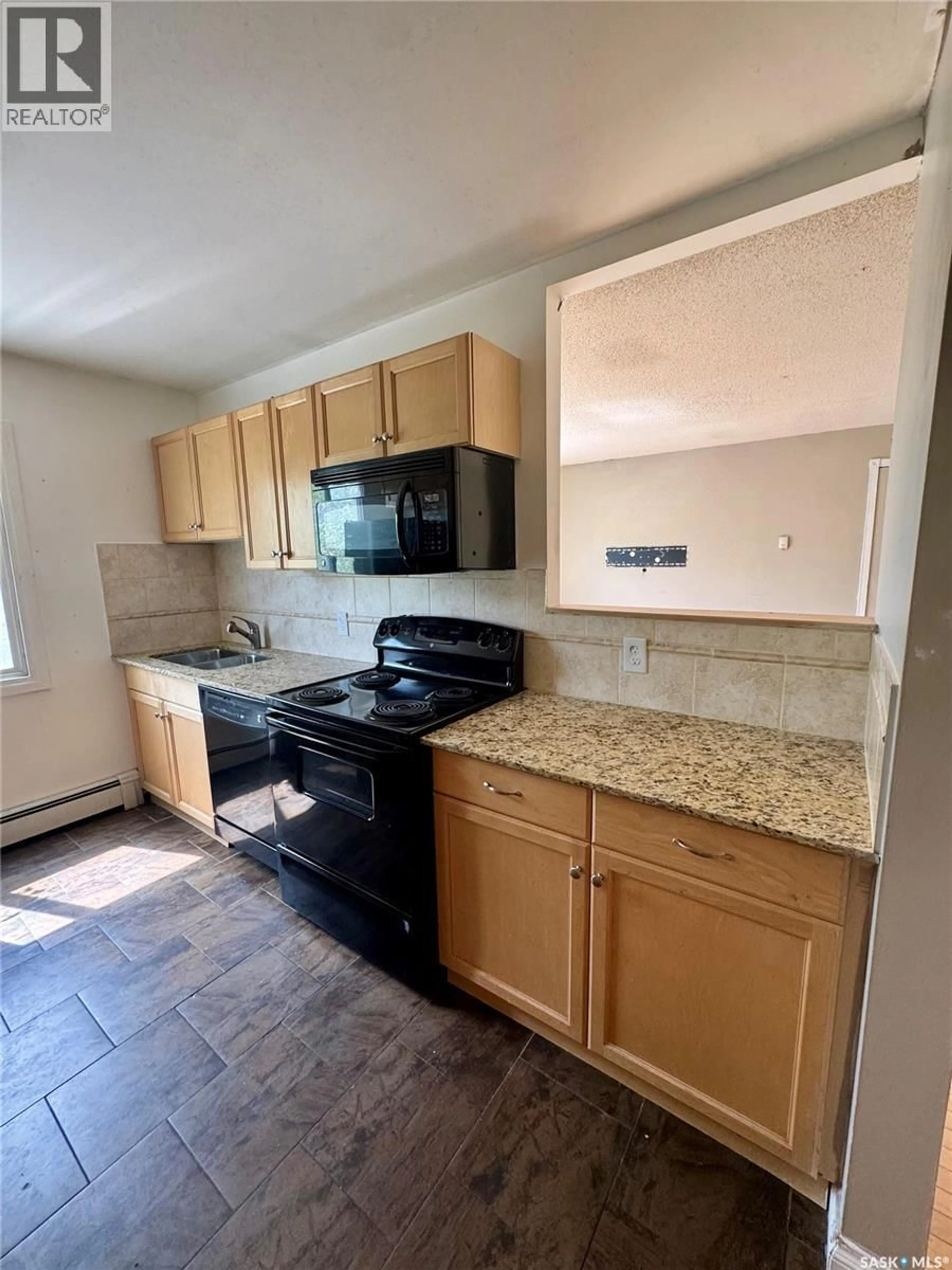 Standard kitchen, unknown for 11 2320 13TH AVENUE, Regina Saskatchewan S4V0V7