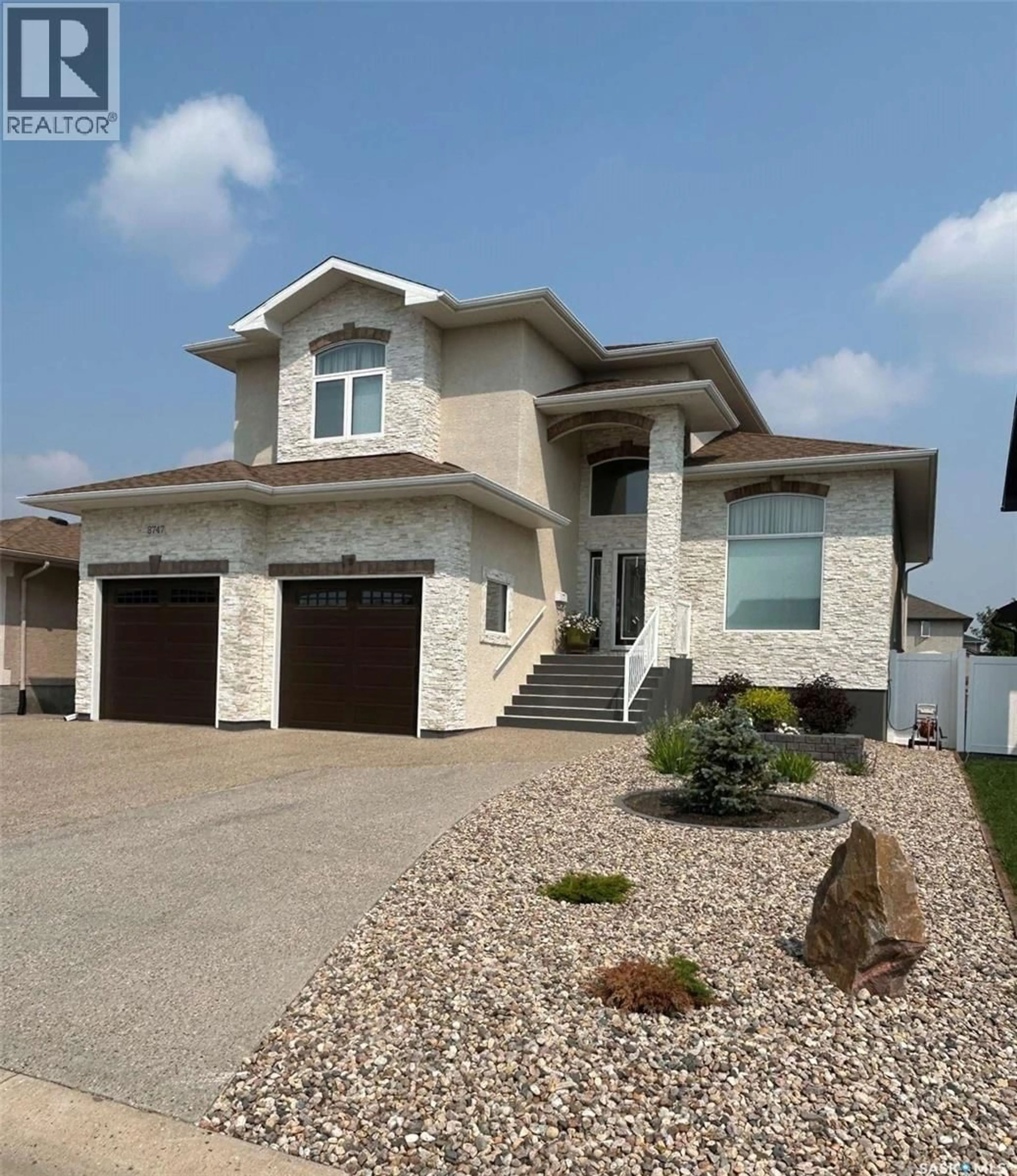 Home with vinyl exterior material, street for 8747 WASCANA GARDENS PLACE, Regina Saskatchewan S4V1E8