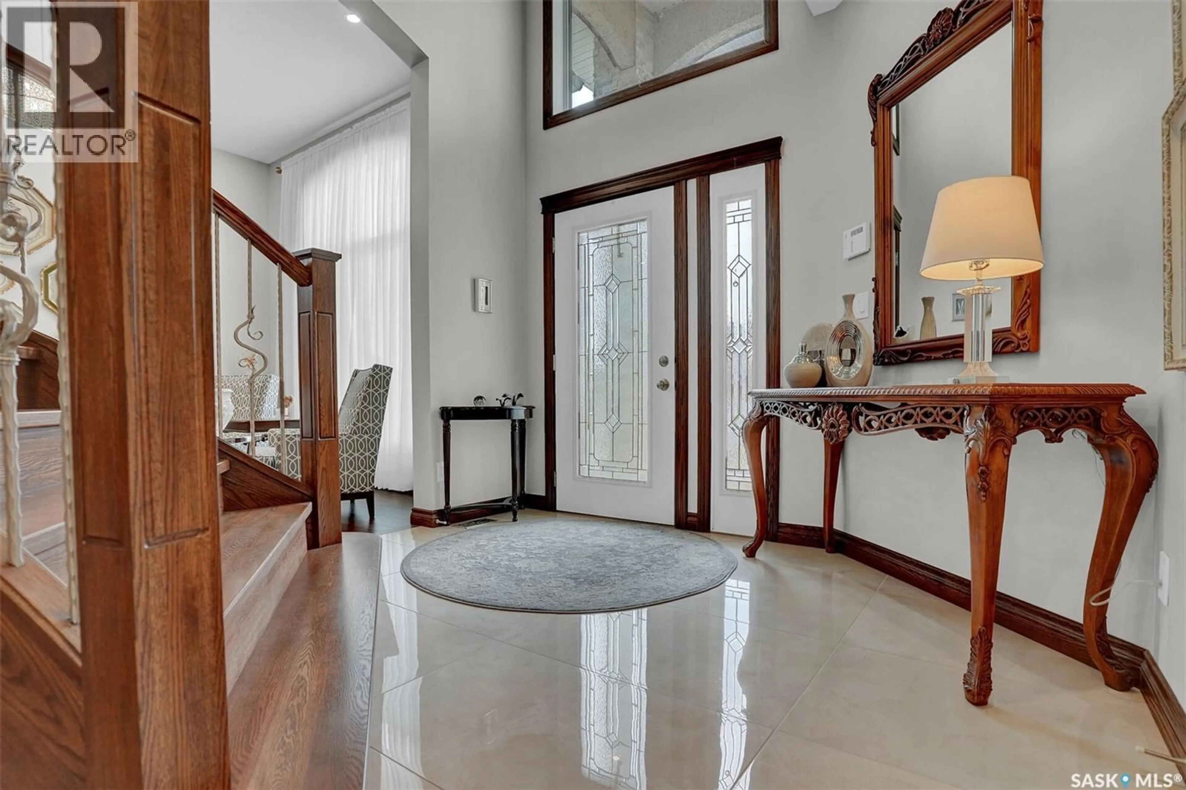 Indoor foyer for 8747 WASCANA GARDENS PLACE, Regina Saskatchewan S4V1E8
