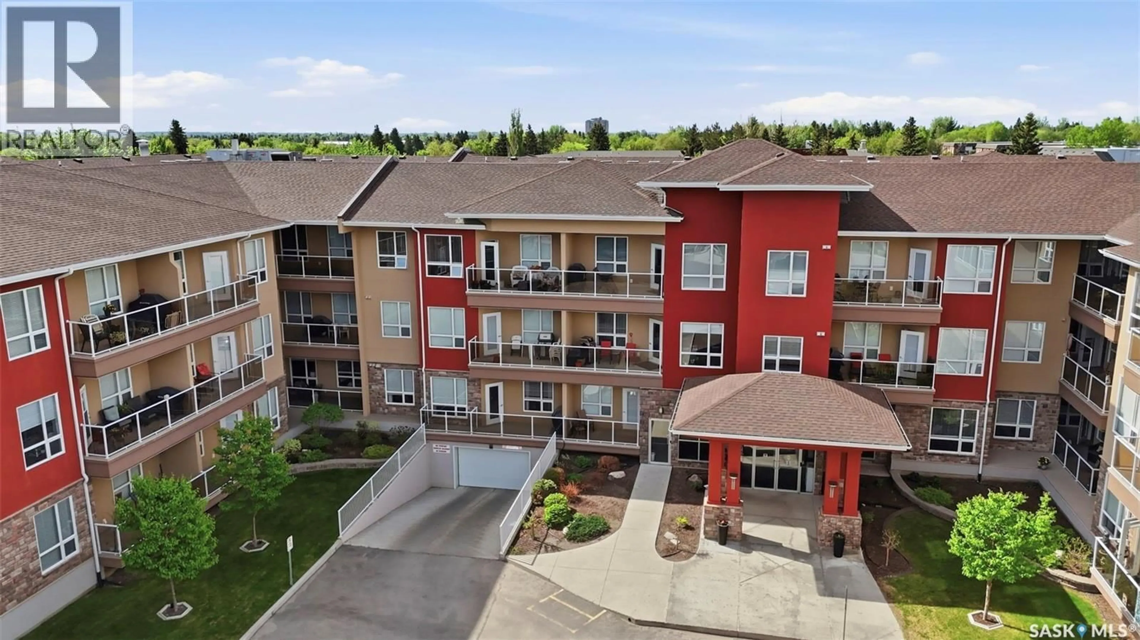 A pic from outside/outdoor area/front of a property/back of a property/a pic from drone, building for 303 - 1025 MOSS AVENUE, Saskatoon Saskatchewan S7H4C7
