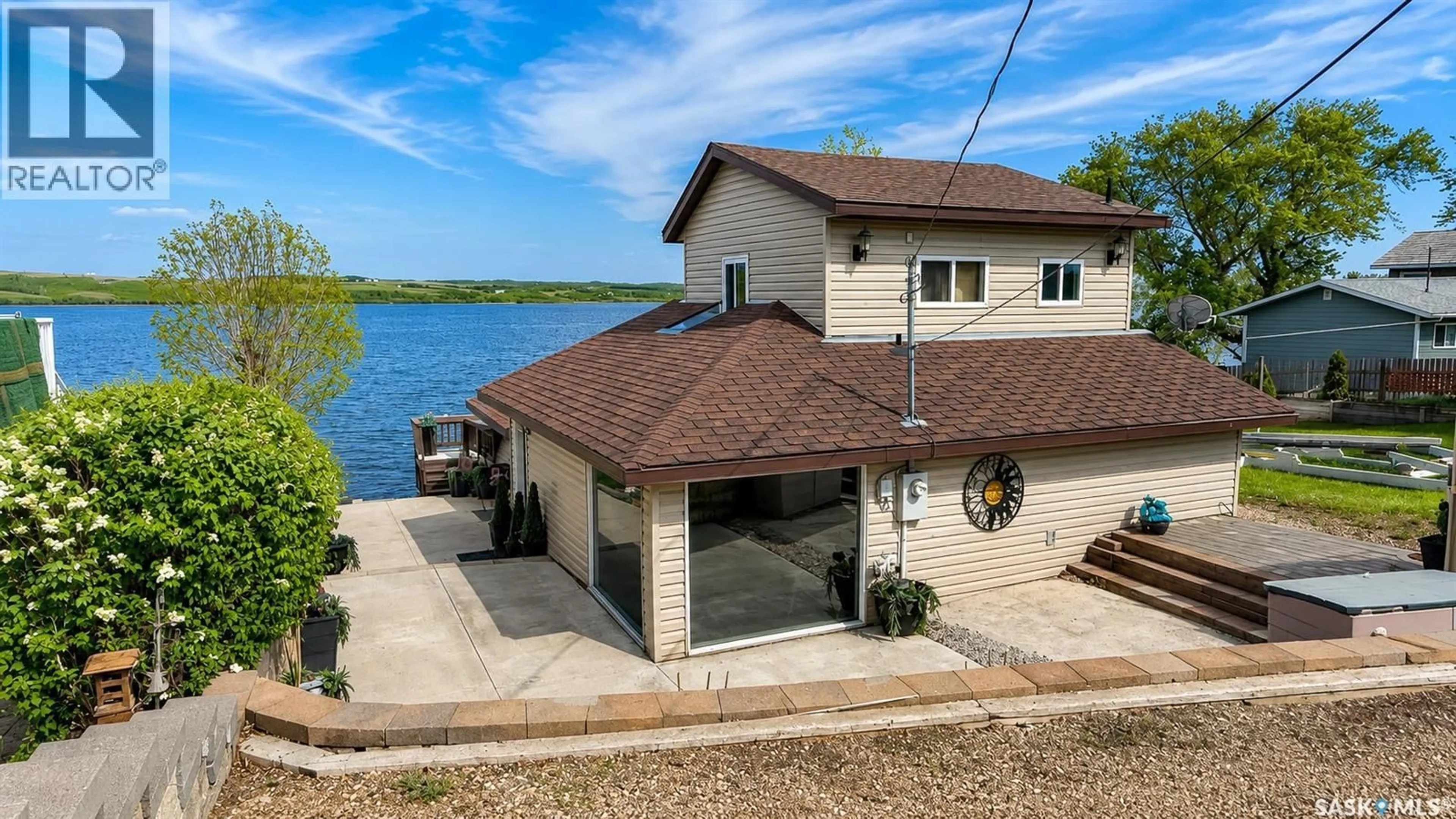 A pic from outside/outdoor area/front of a property/back of a property/a pic from drone, water/lake/river/ocean view for 26 MURRAY LAKE CRESCENT, Meota Rm No.468 Saskatchewan S0M0L0