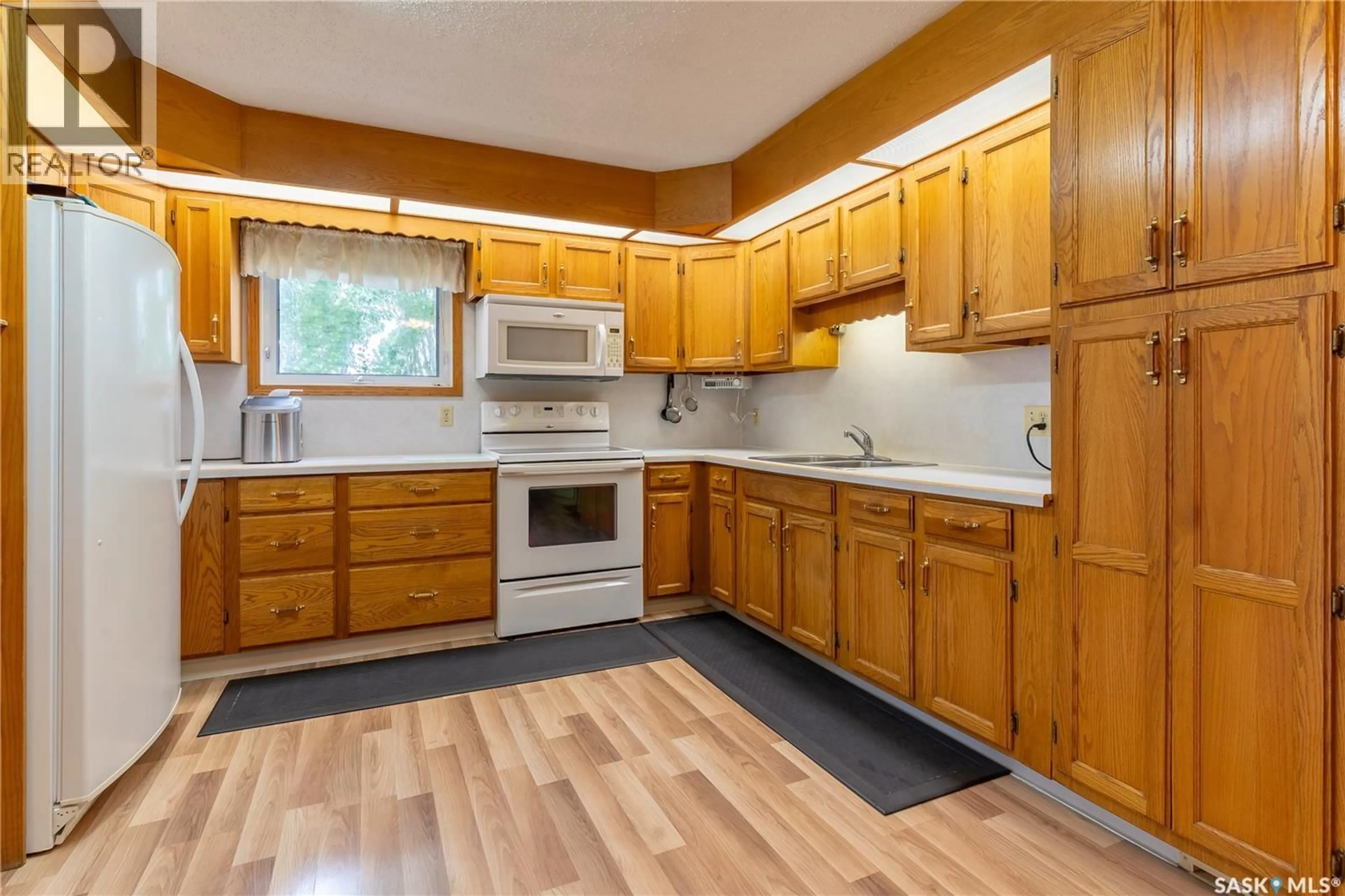 Standard kitchen, wood/laminate floor for CALLFAS ACREAGE, Rosthern Rm No. 403 Saskatchewan S0K3R0