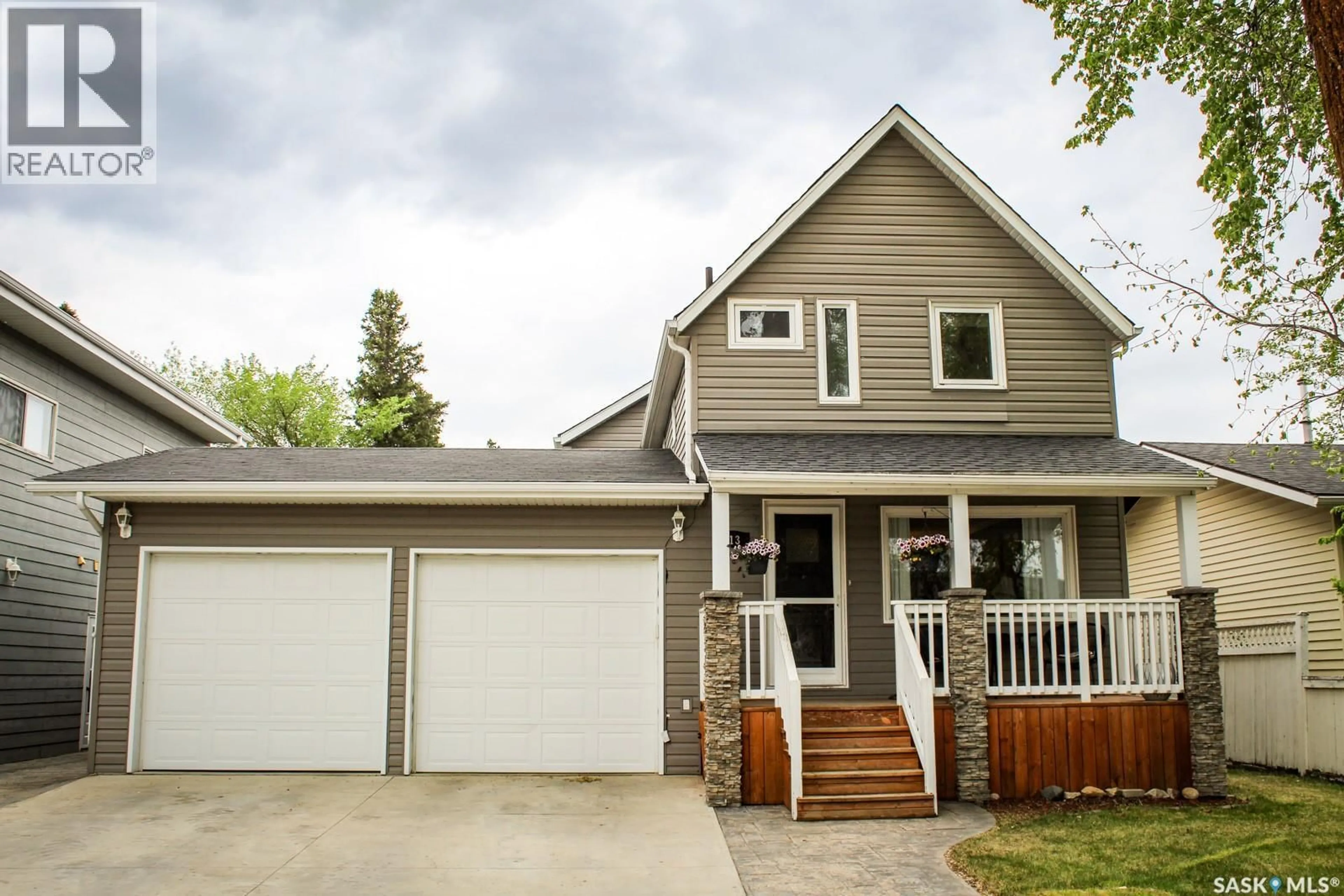 Home with vinyl exterior material, street for 513 CRAWFORD AVENUE, Melfort Saskatchewan S0E1A0