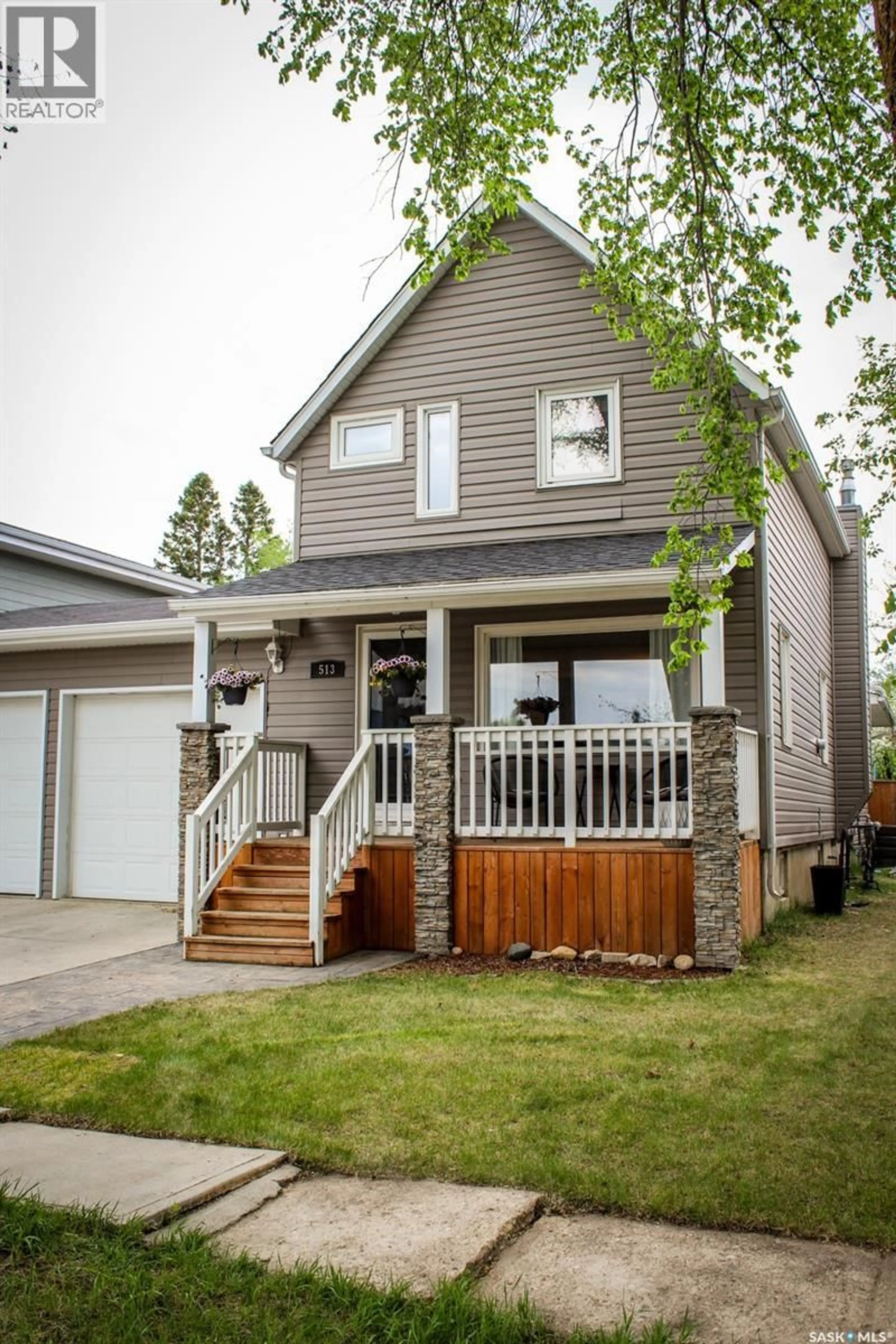 Home with vinyl exterior material, street for 513 CRAWFORD AVENUE, Melfort Saskatchewan S0E1A0