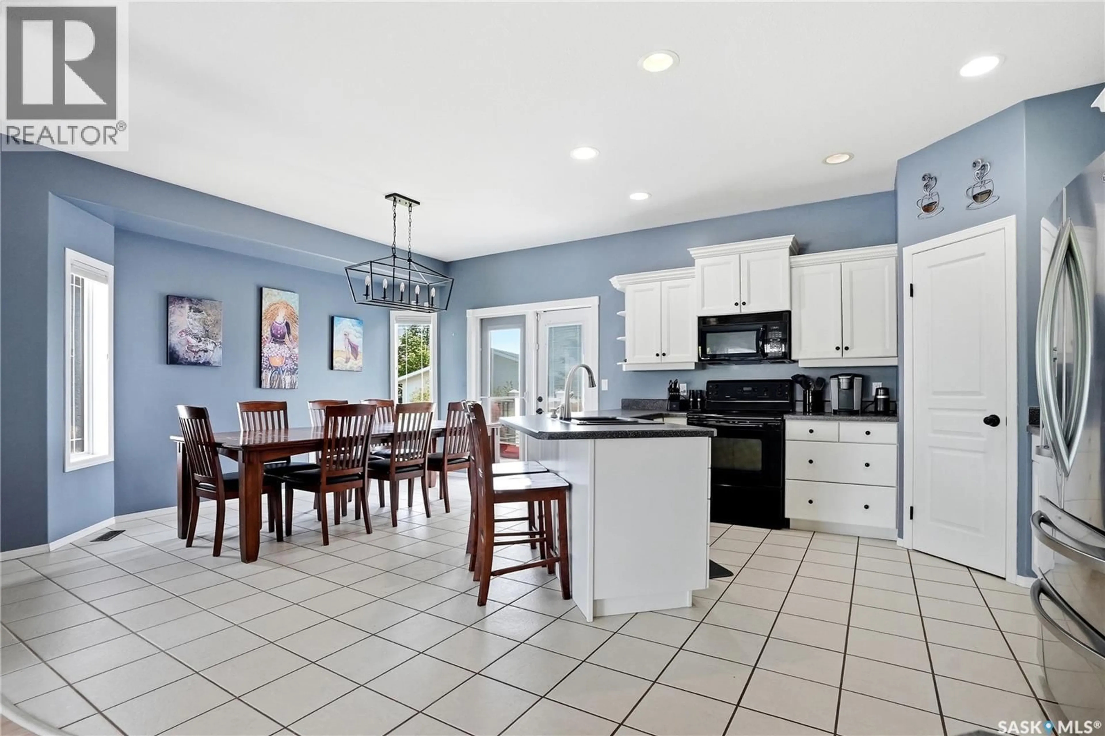 Open concept kitchen, ceramic/tile floor for 206 CARR LANE, Saskatoon Saskatchewan S7S1M3