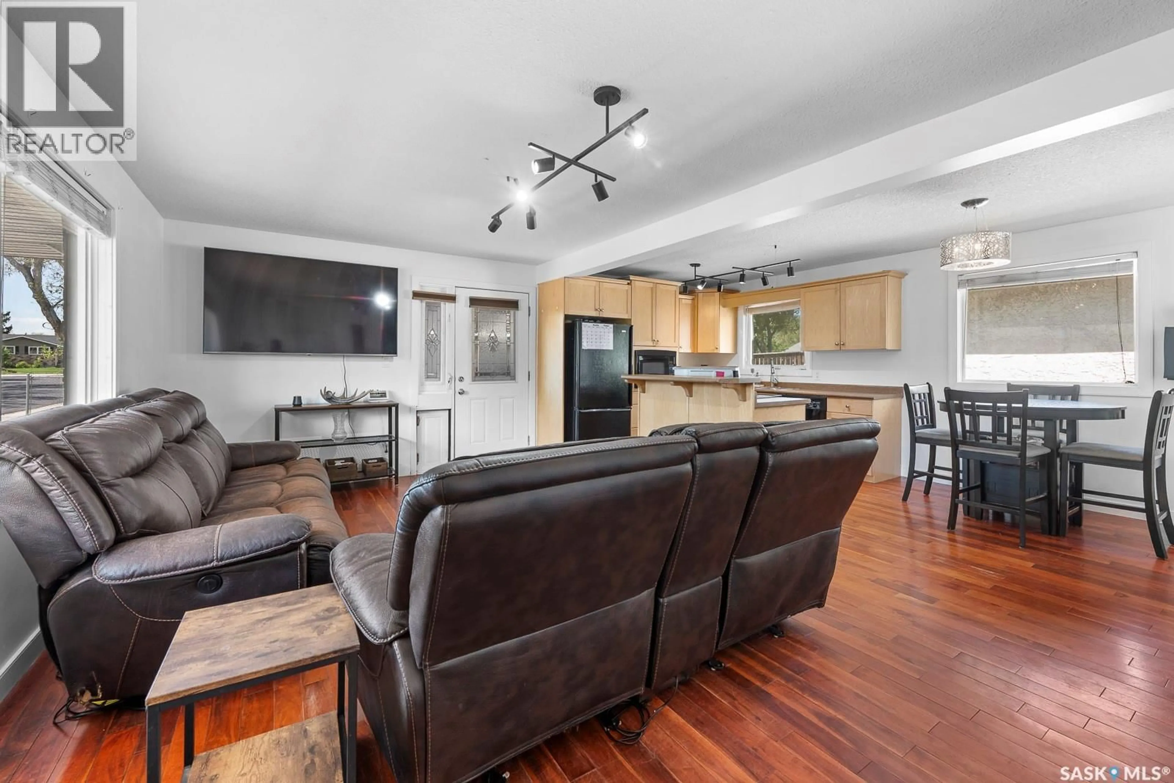 Open concept kitchen, unknown for 2 PLEASANTVIEW BAY, Regina Saskatchewan S4R5H3