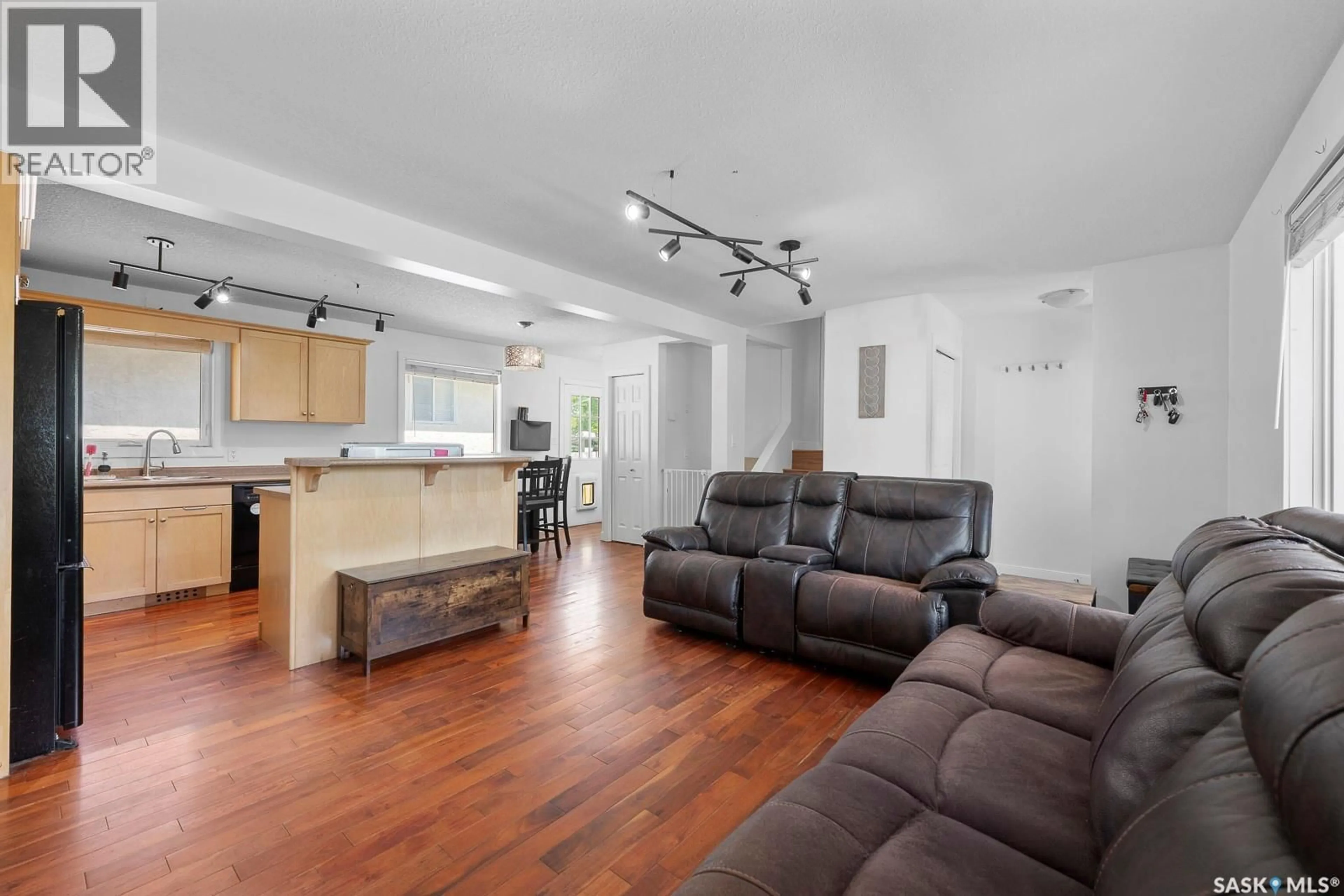 Living room with furniture, unknown for 2 PLEASANTVIEW BAY, Regina Saskatchewan S4R5H3