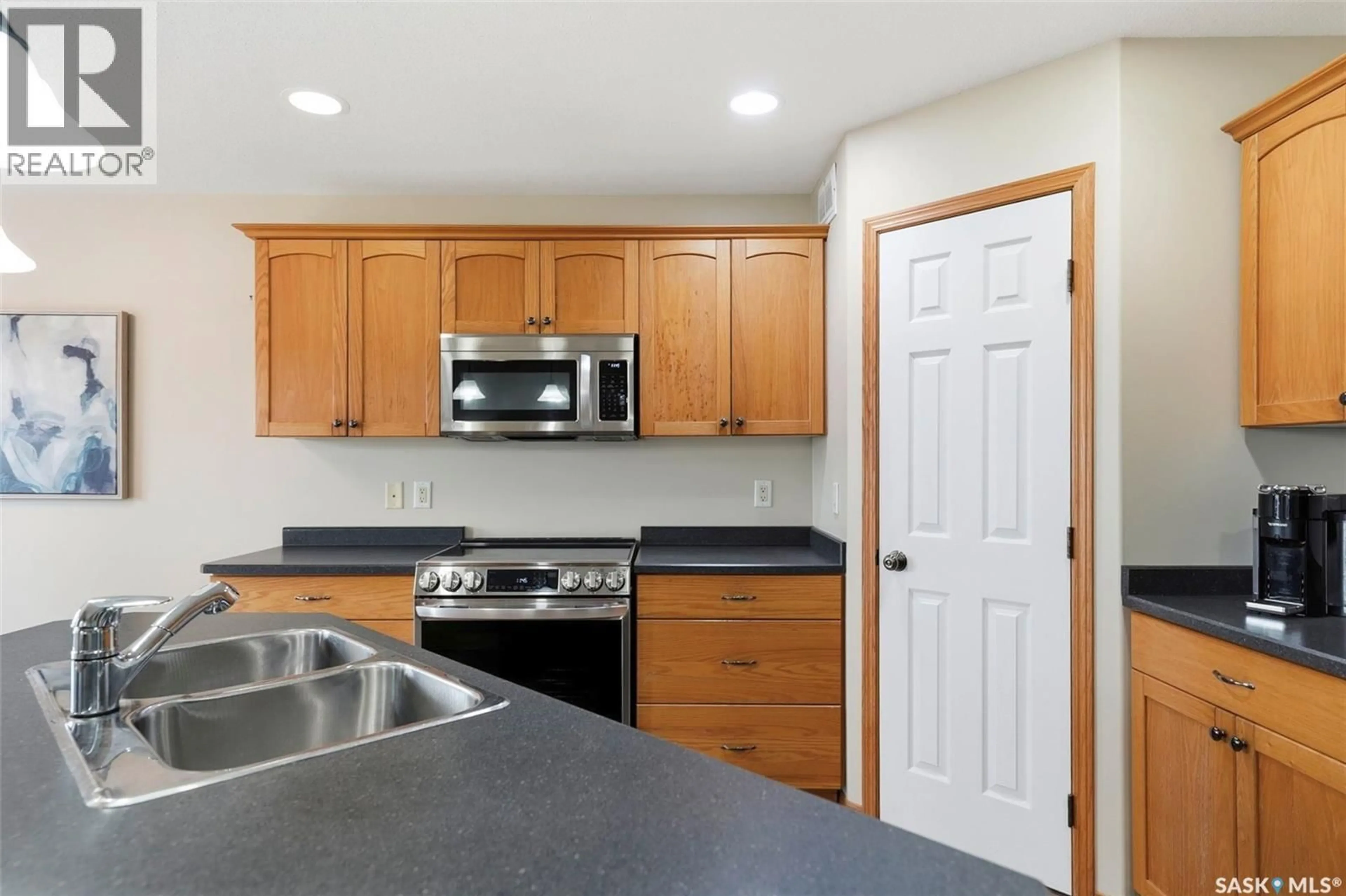 Standard kitchen, unknown for 122 MEADOWLARK PARK, Warman Saskatchewan S0K0A1