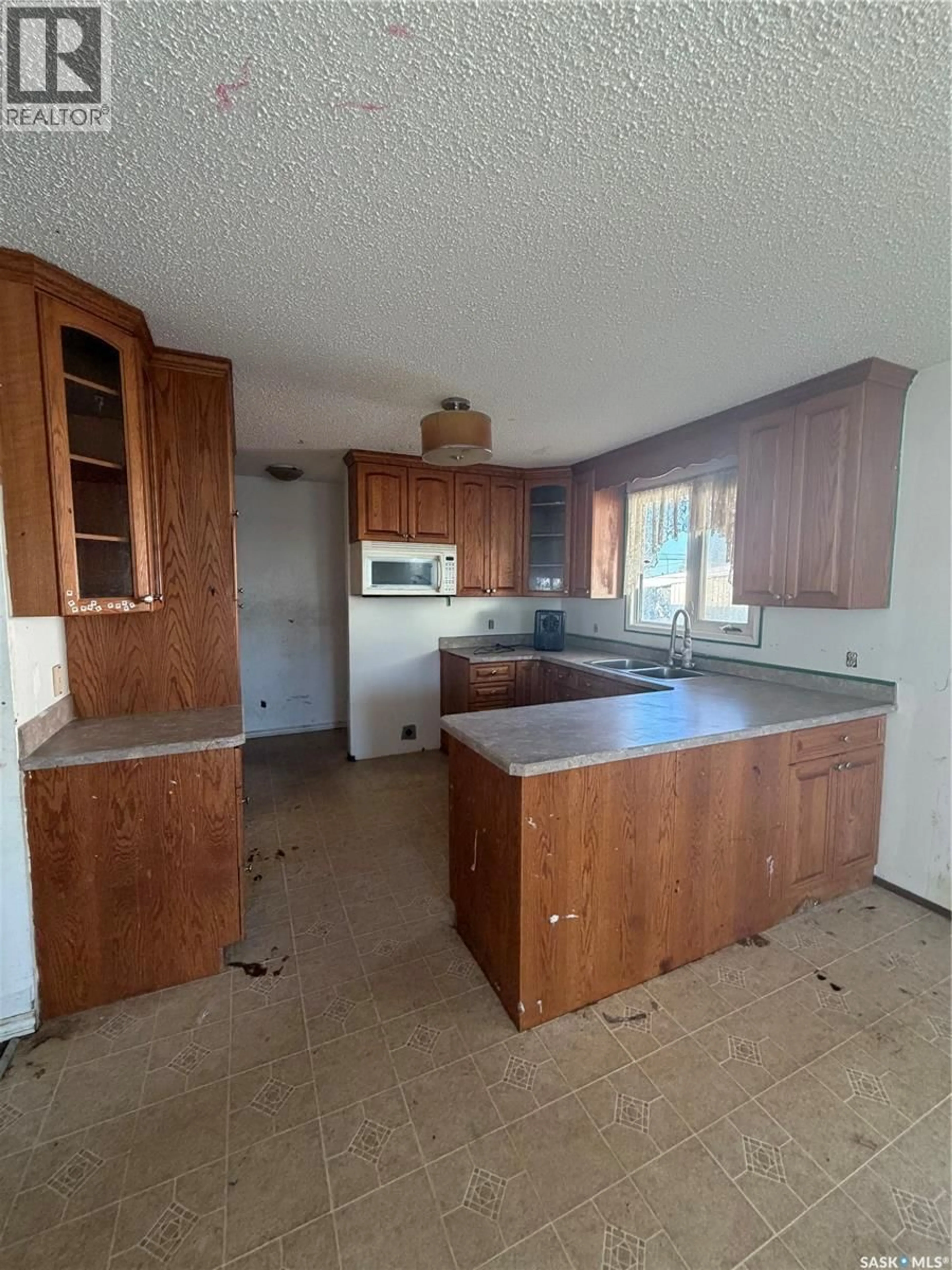 Standard kitchen, floor is not visible for 318 25TH STREET, Prince Albert Saskatchewan S6V1T1