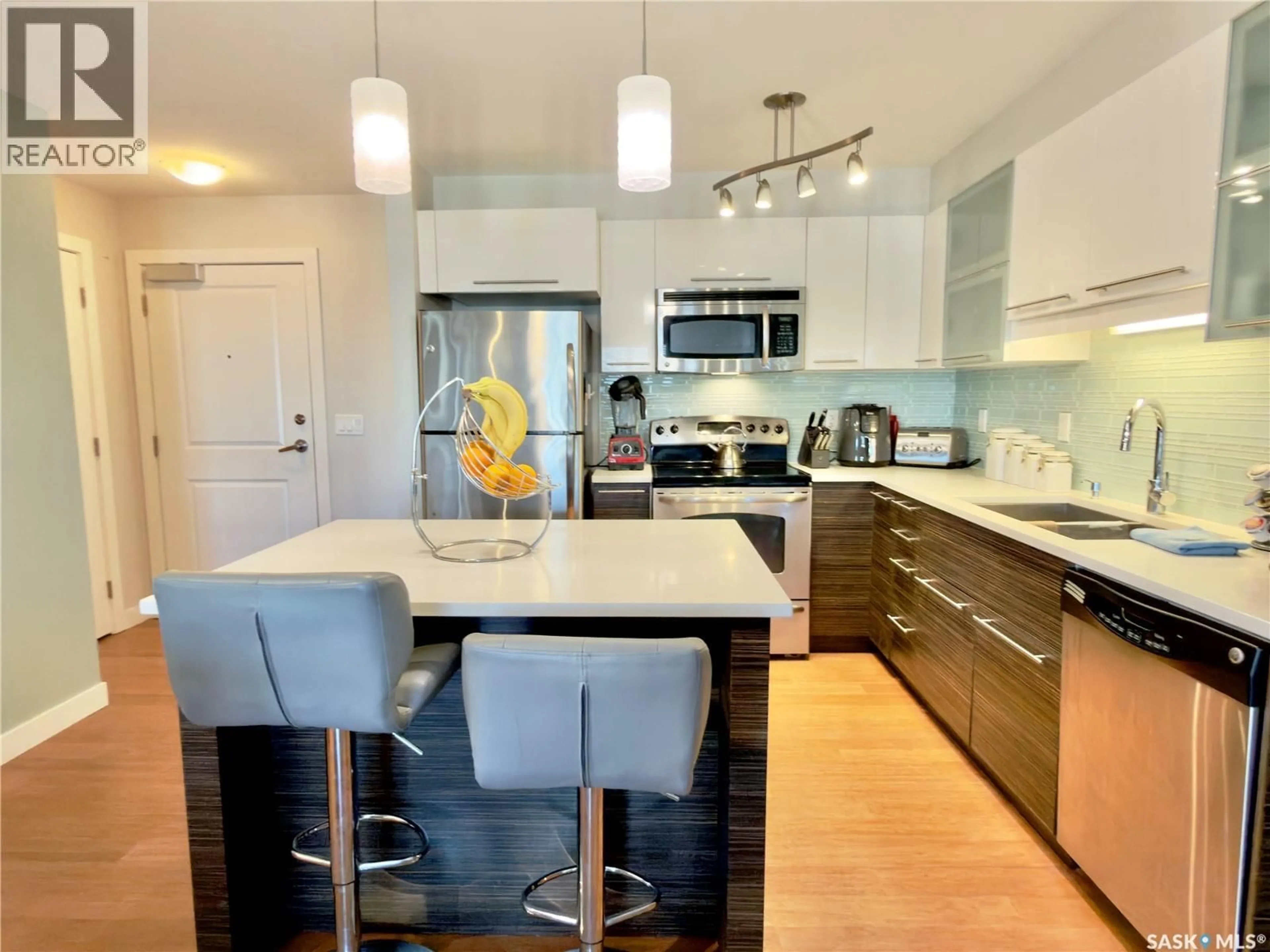 Contemporary kitchen, unknown for 314A HUNTER ROAD, Saskatoon Saskatchewan S7T1C9