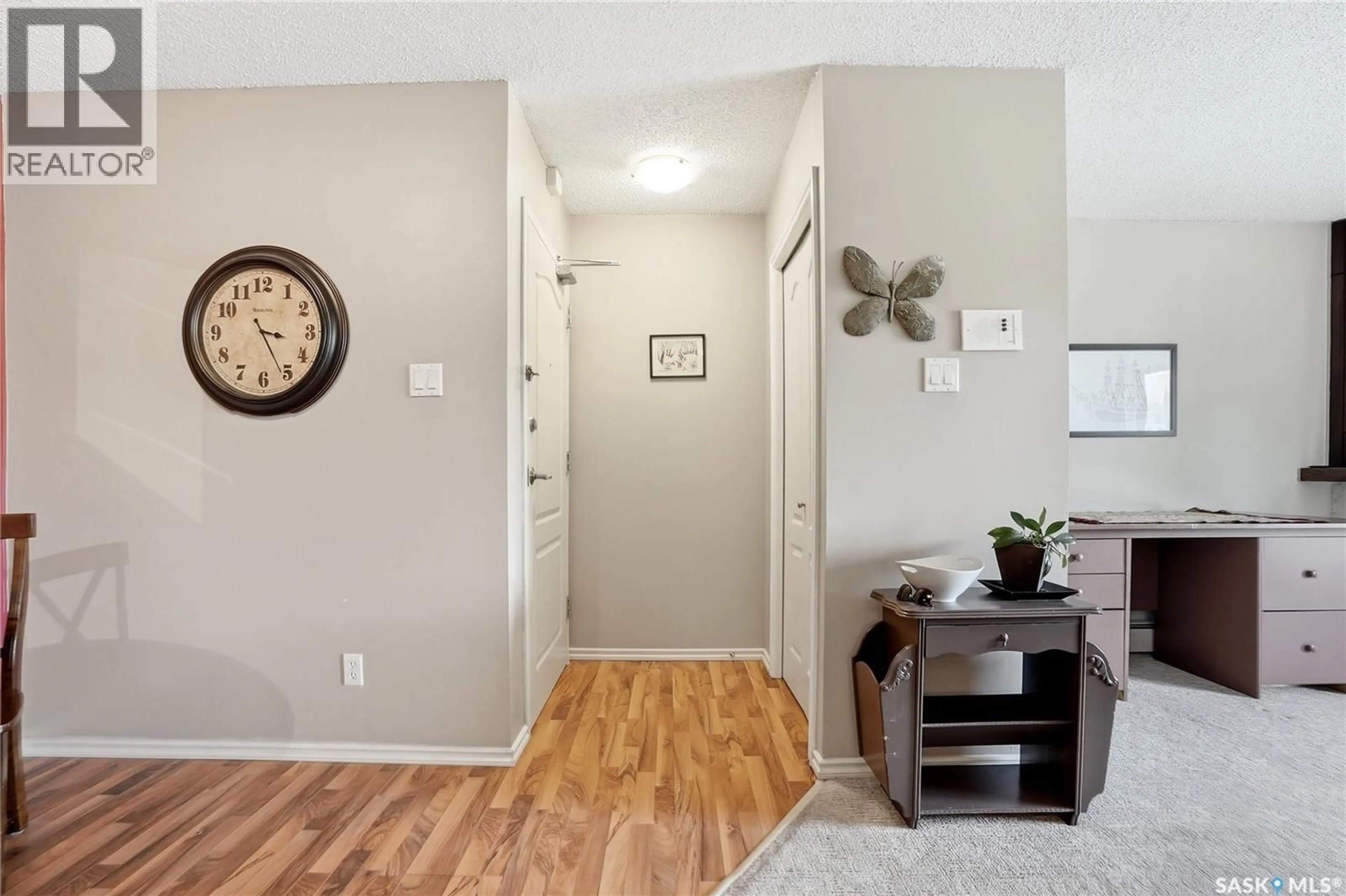 Indoor entryway for 201D2 - 1121 MCKERCHER DRIVE, Saskatoon Saskatchewan S7H5B8