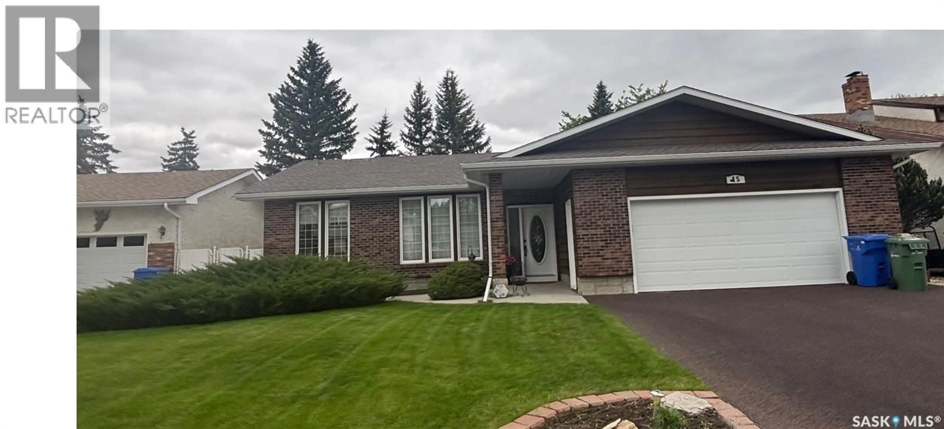 Home with vinyl exterior material, street for 15 DALHOUSIE WAY, Regina Saskatchewan S4V0A1