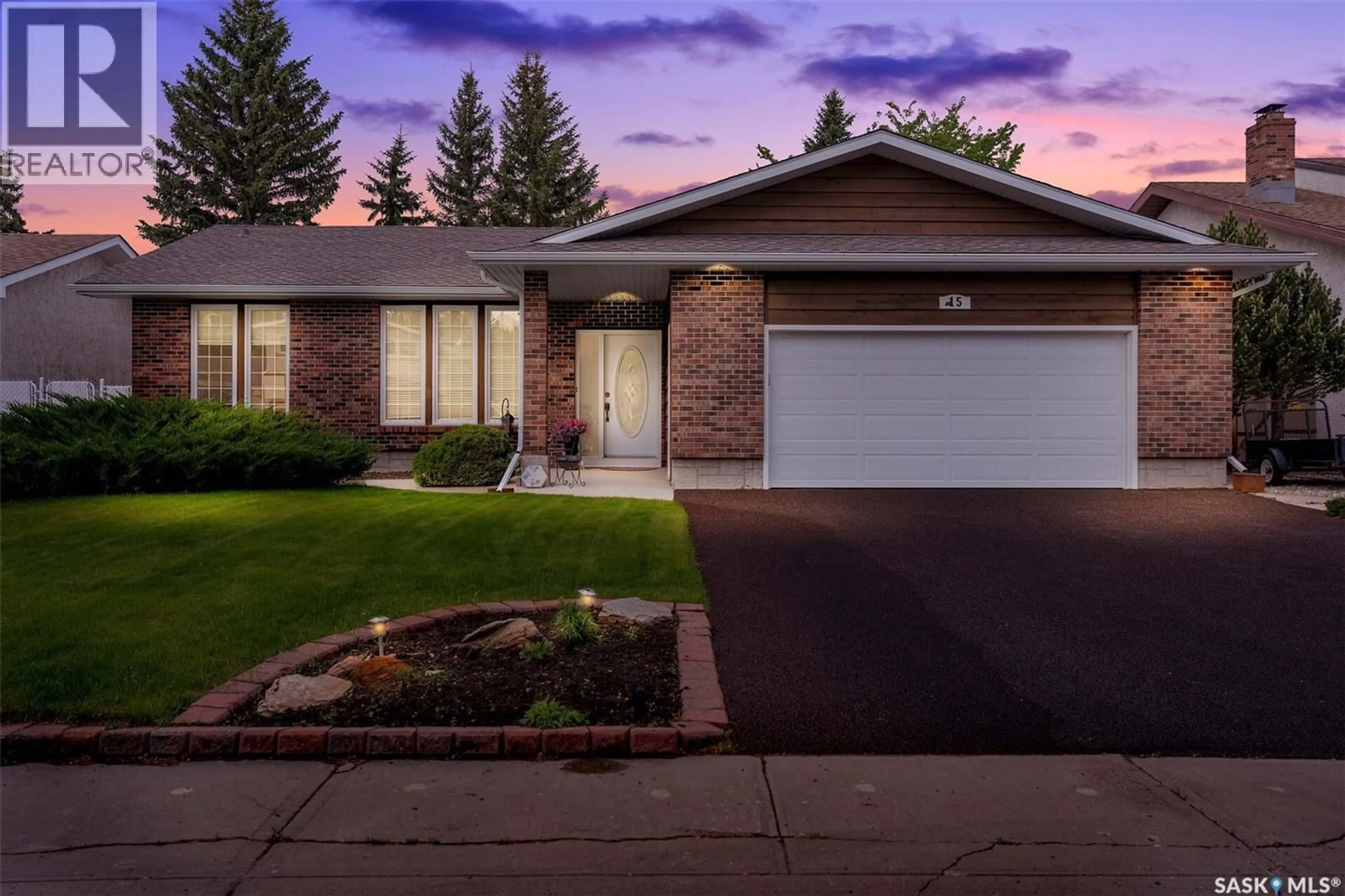 Home with vinyl exterior material, street for 15 DALHOUSIE WAY, Regina Saskatchewan S4V0A1