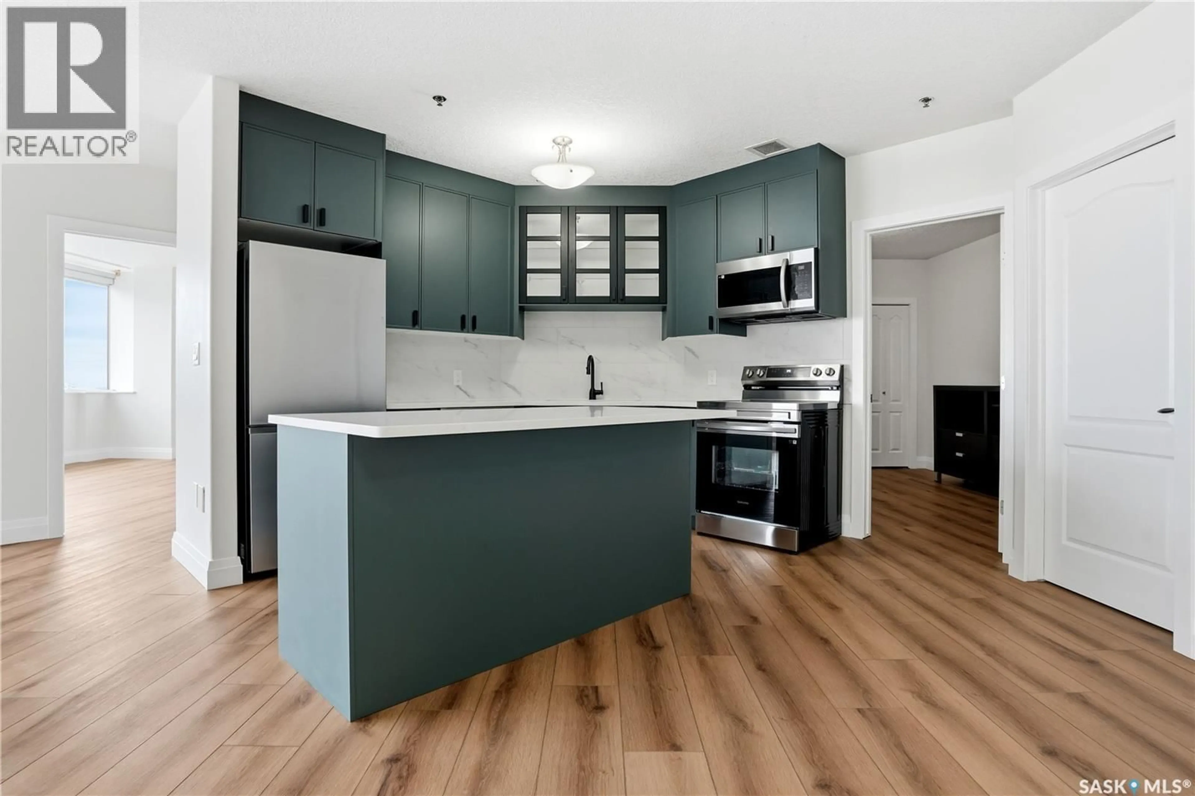 Open concept kitchen, unknown for 1914 - 1106 HAMILTON STREET, Regina Saskatchewan S4P3N6