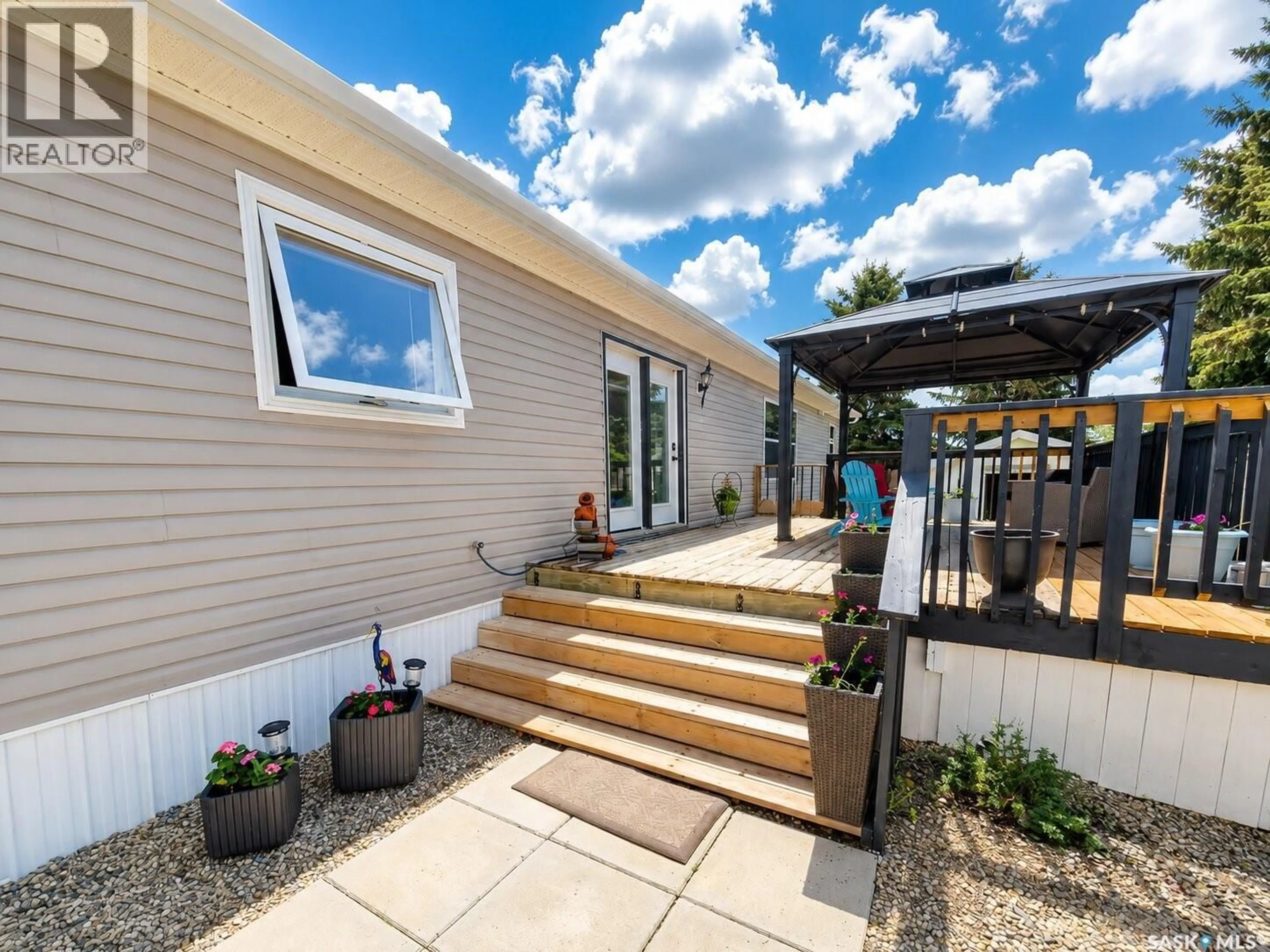 Home with vinyl exterior material, unknown for 94 PRAIRIE SUN COURT, Swift Current Saskatchewan S9H3X6